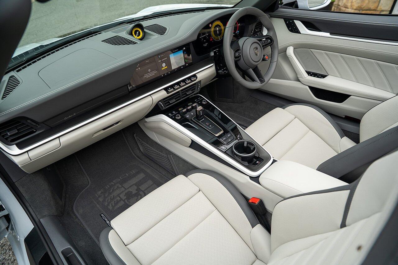 Porsche 911 view 69