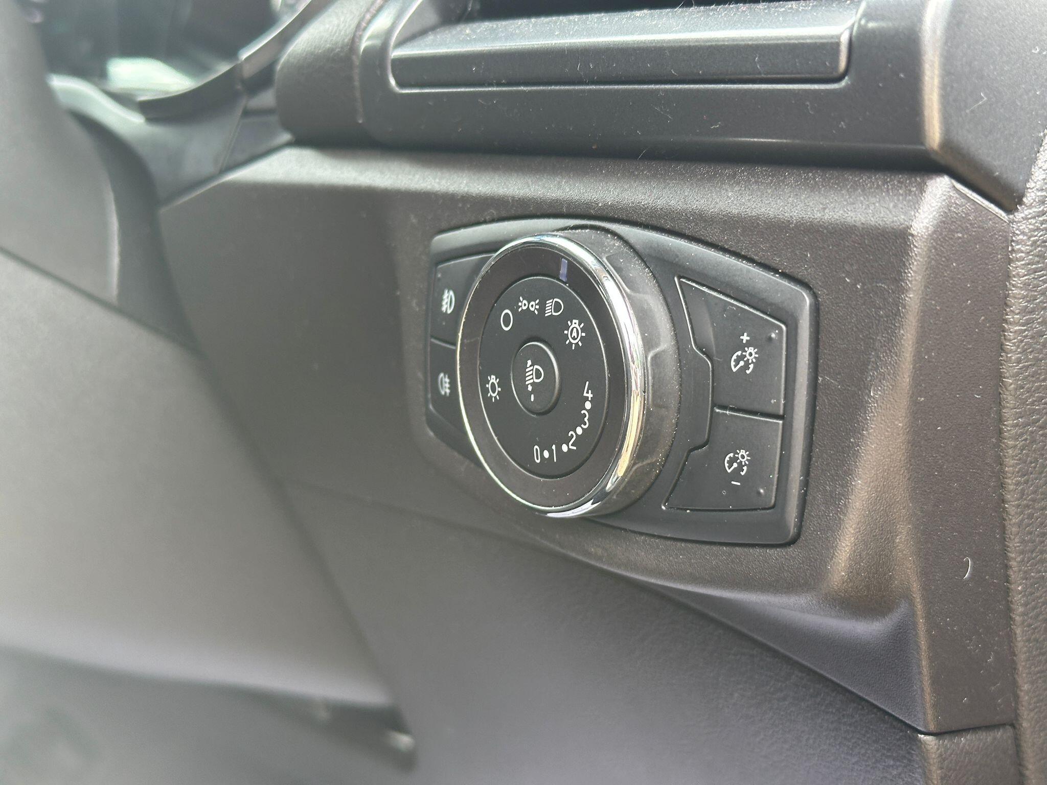 Ford Mondeo view 23
