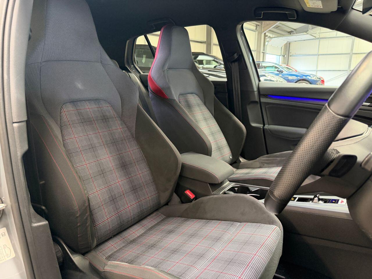 Volkswagen Golf view 4