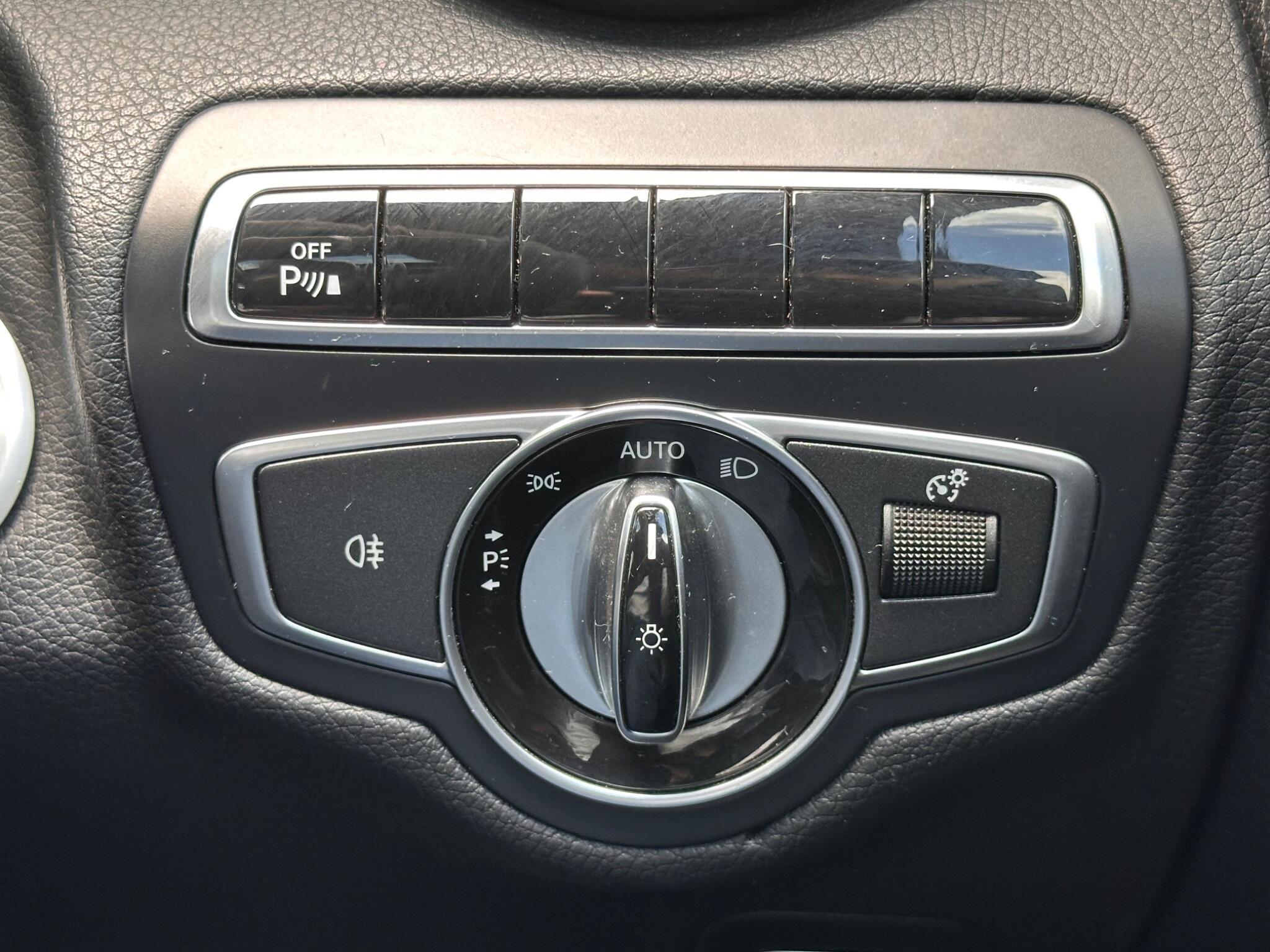 Mercedes-Benz C-Class view 28