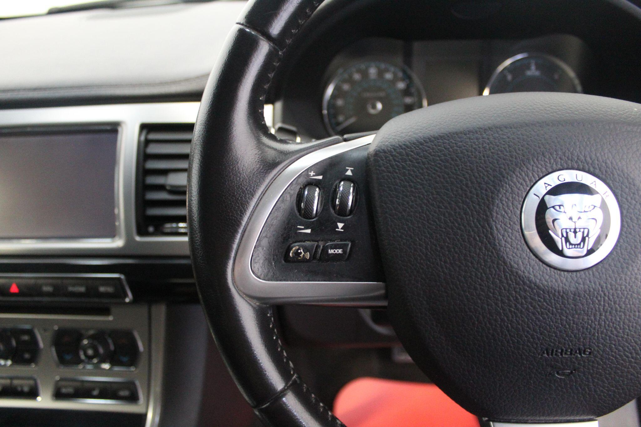 Jaguar XF view 44