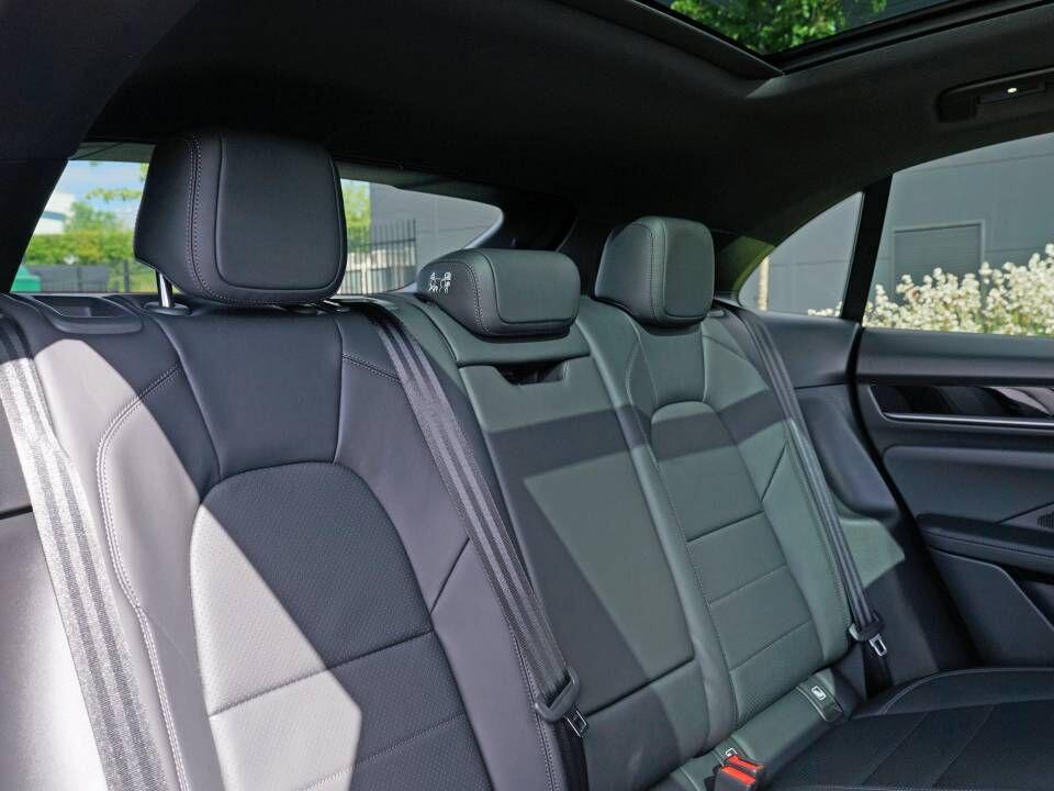 Porsche Macan view 17