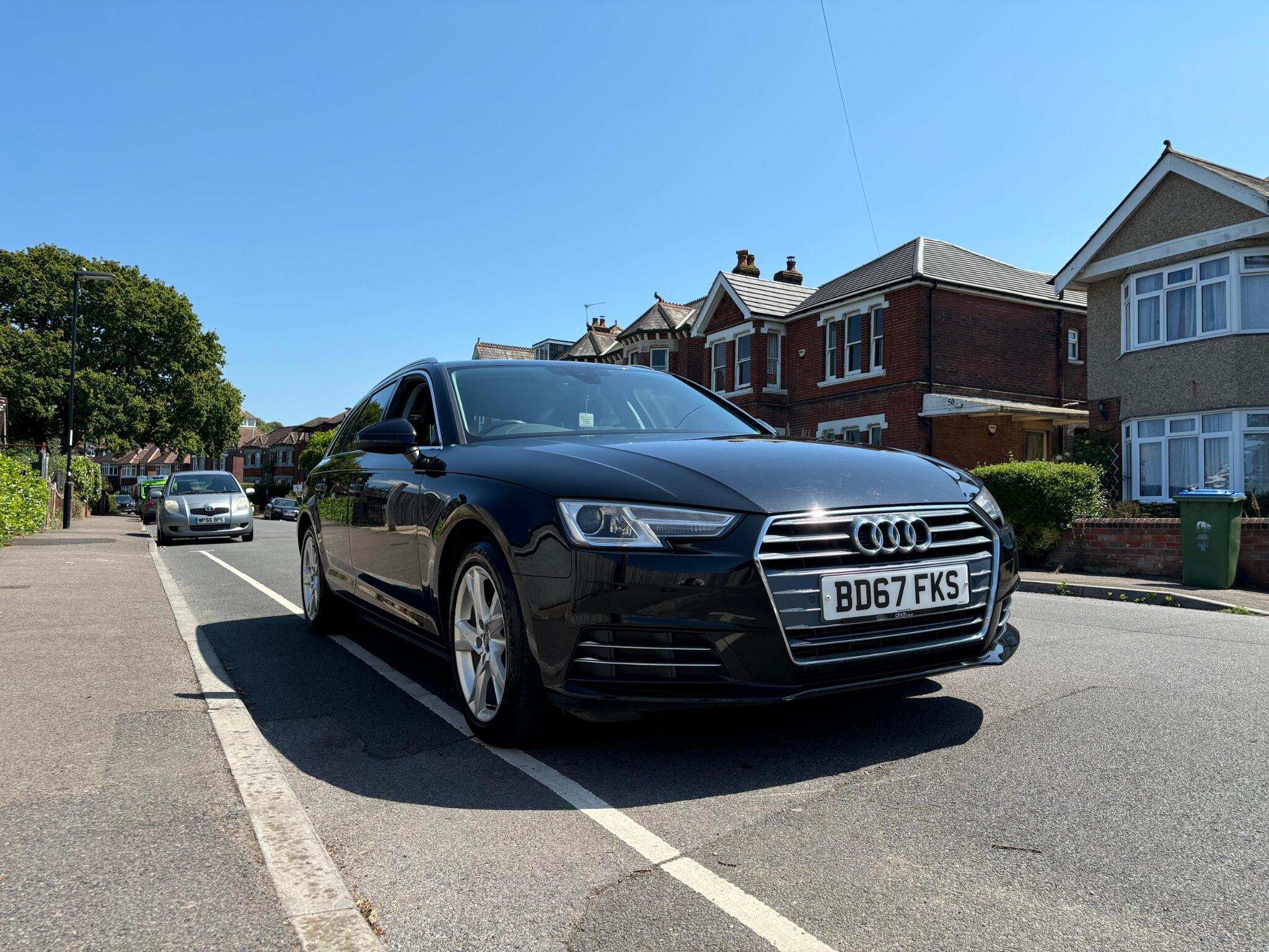 Audi A4 Avant view 4
