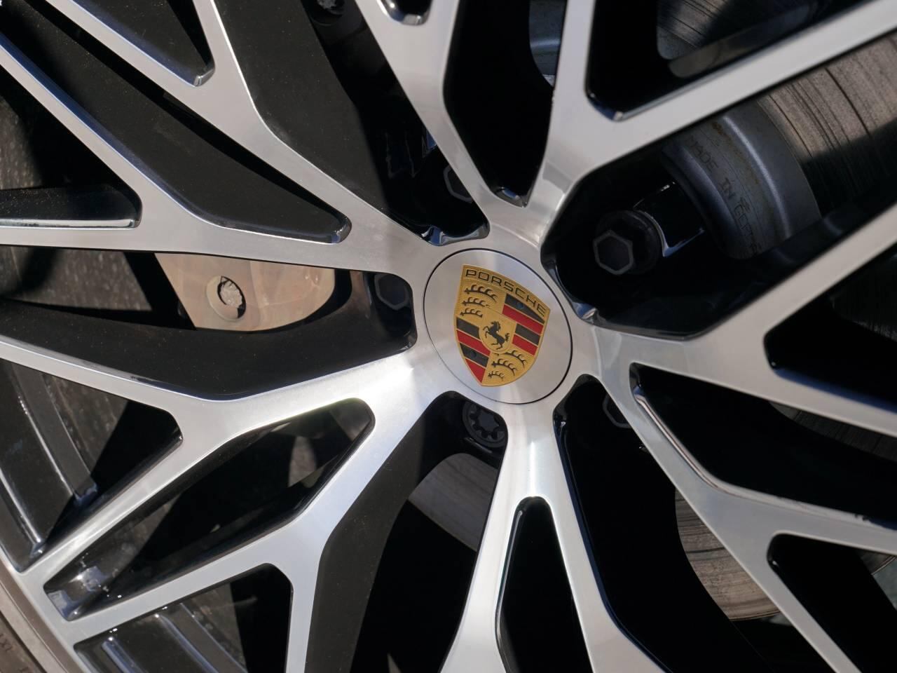 Porsche Macan view 18