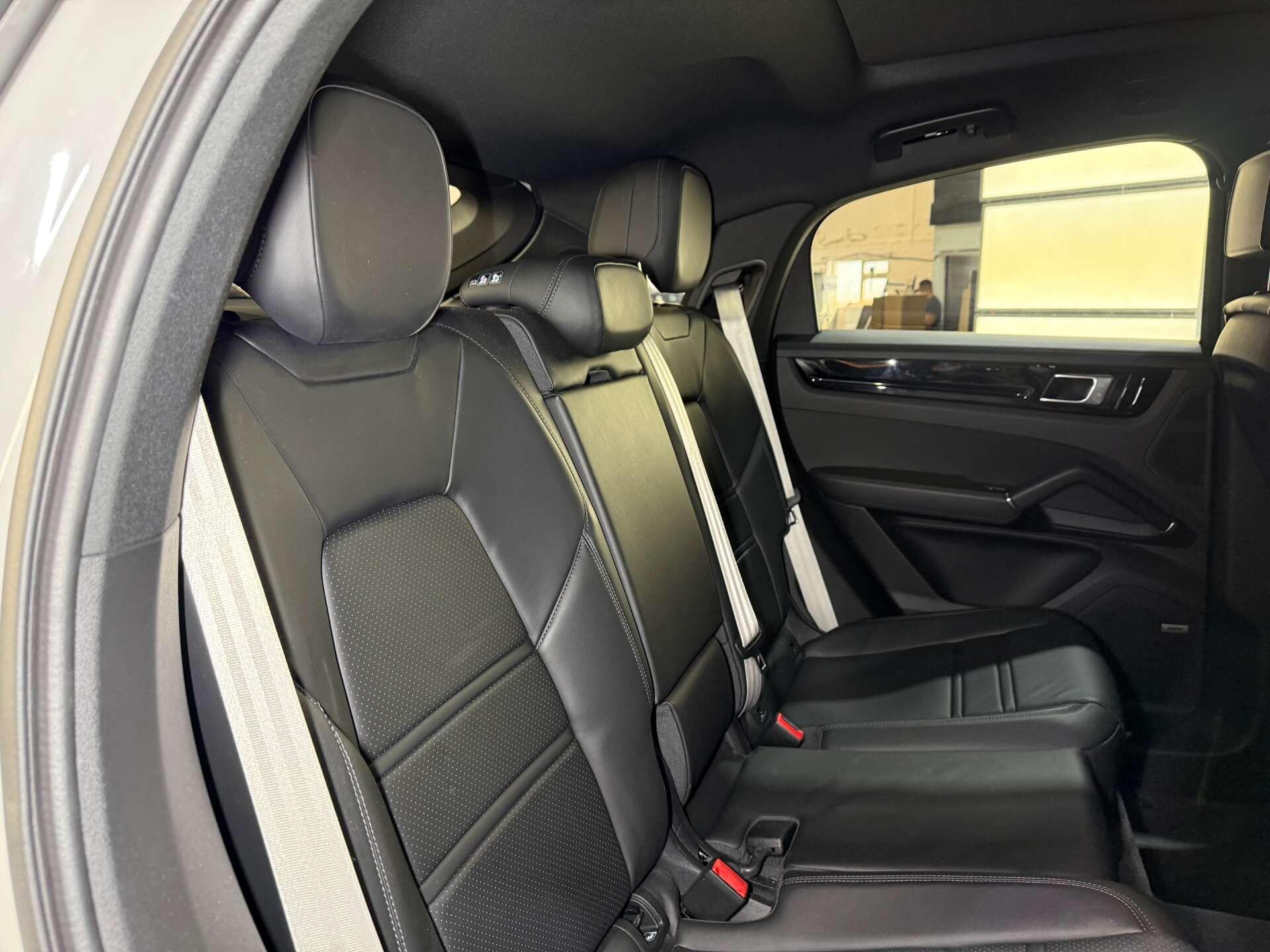 Porsche Cayenne view 18
