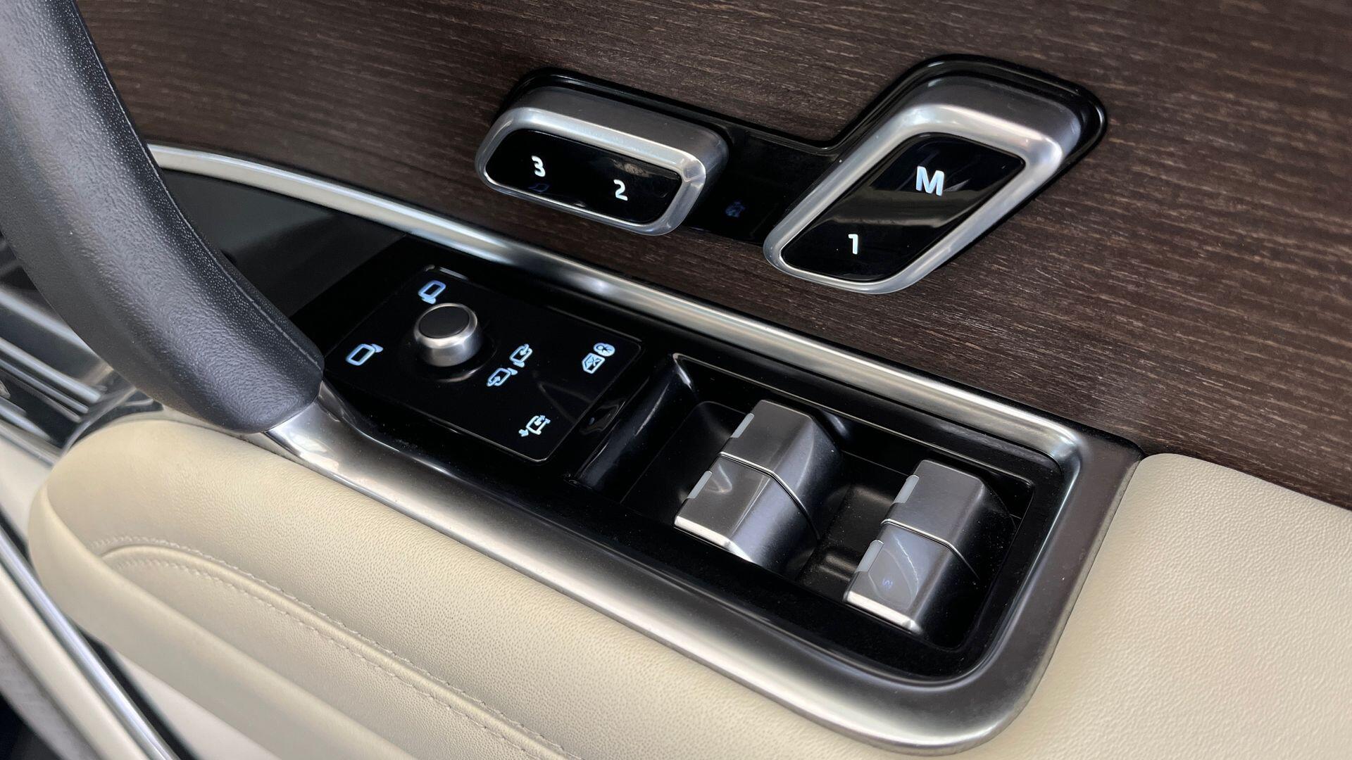 Land Rover Range Rover view 25