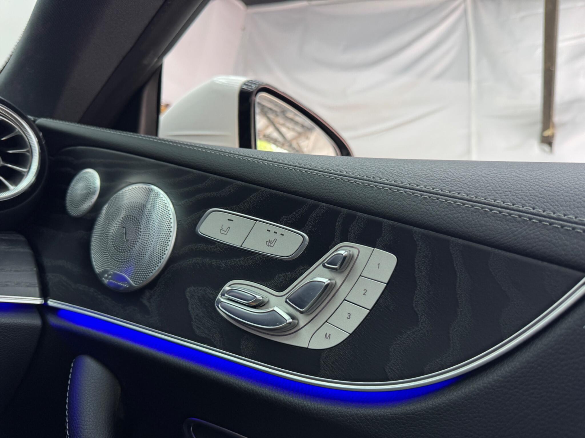Mercedes-Benz E Class view 32