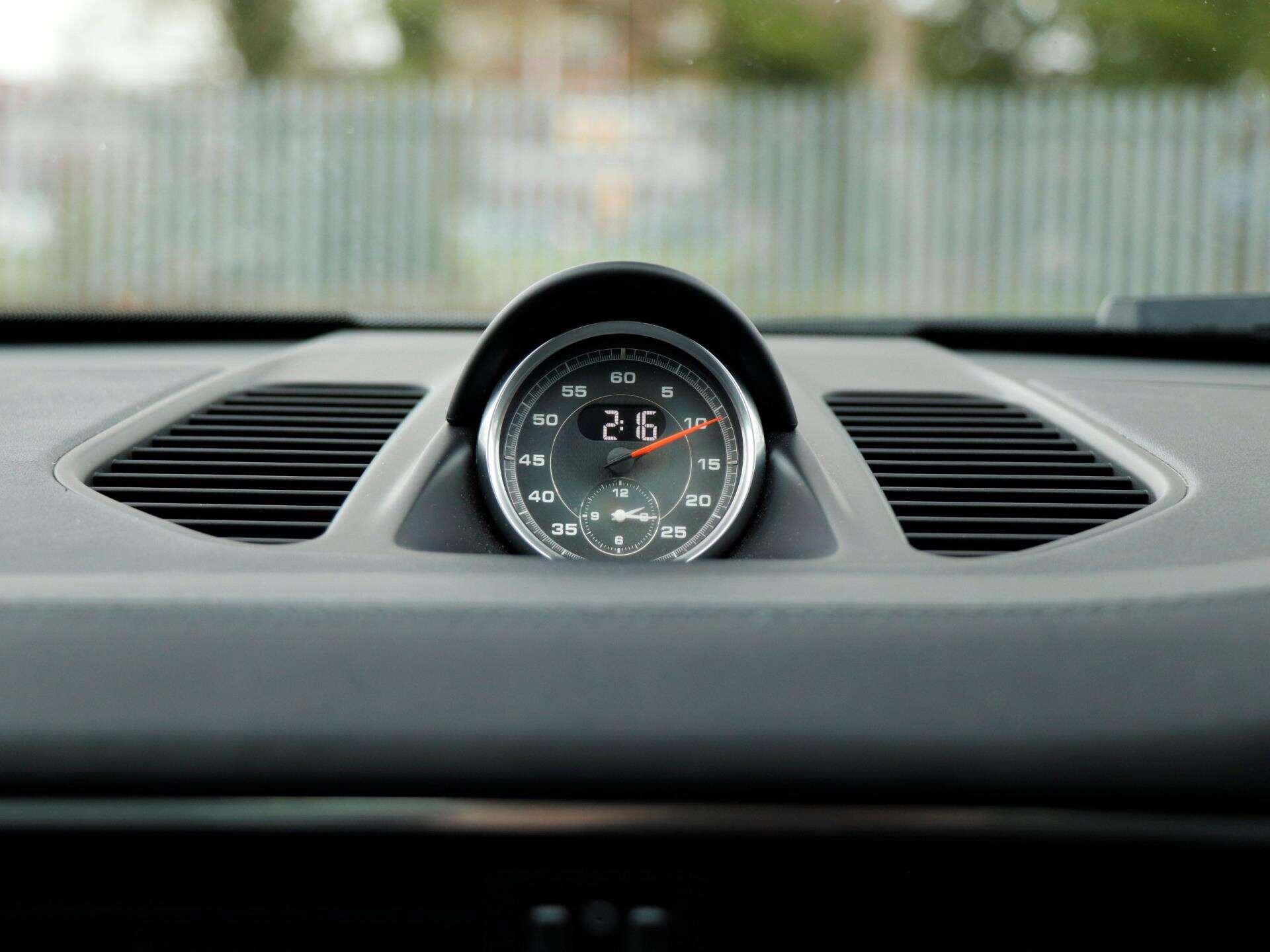 Porsche 911 view 13