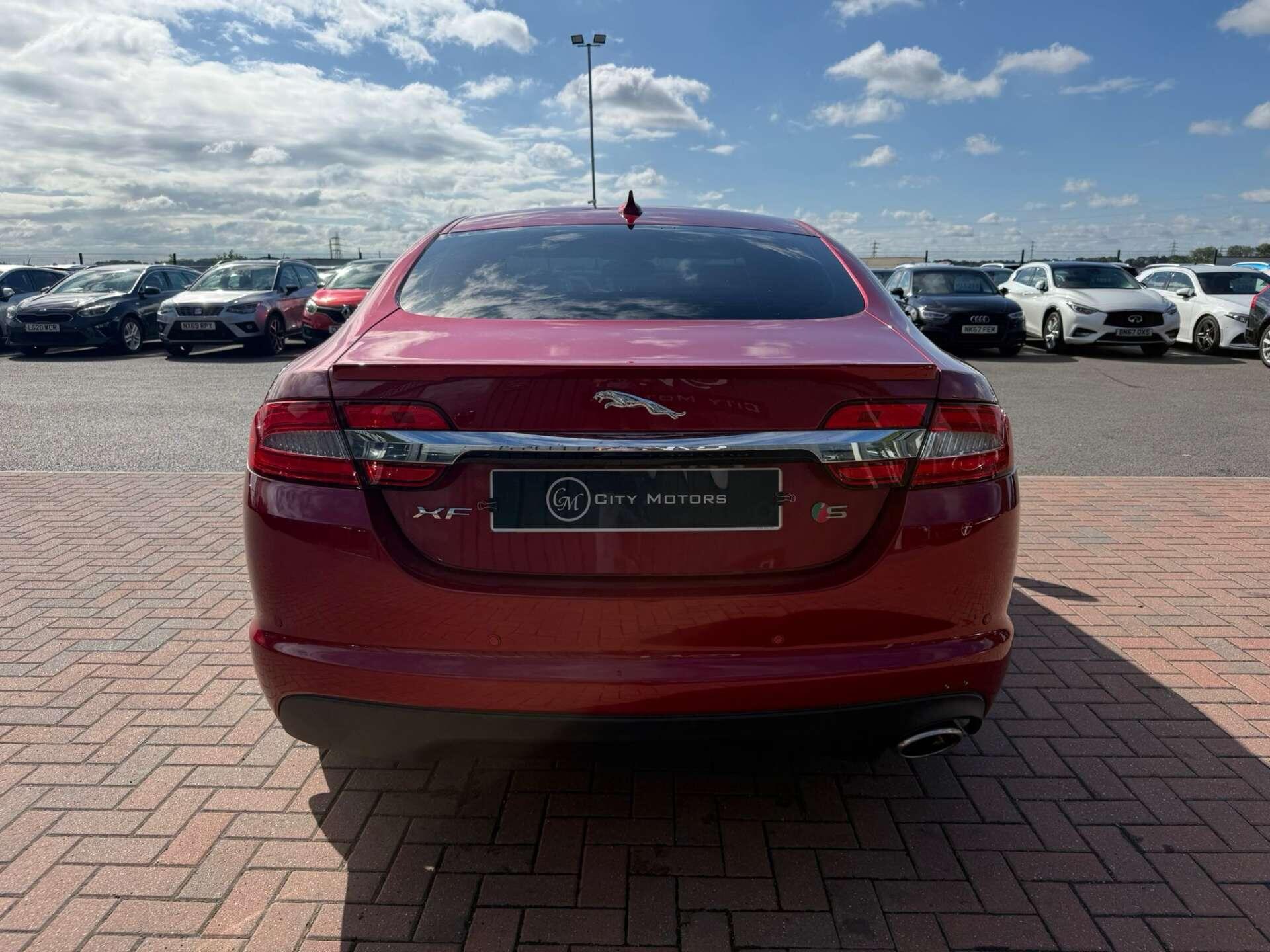 Jaguar XF view 14