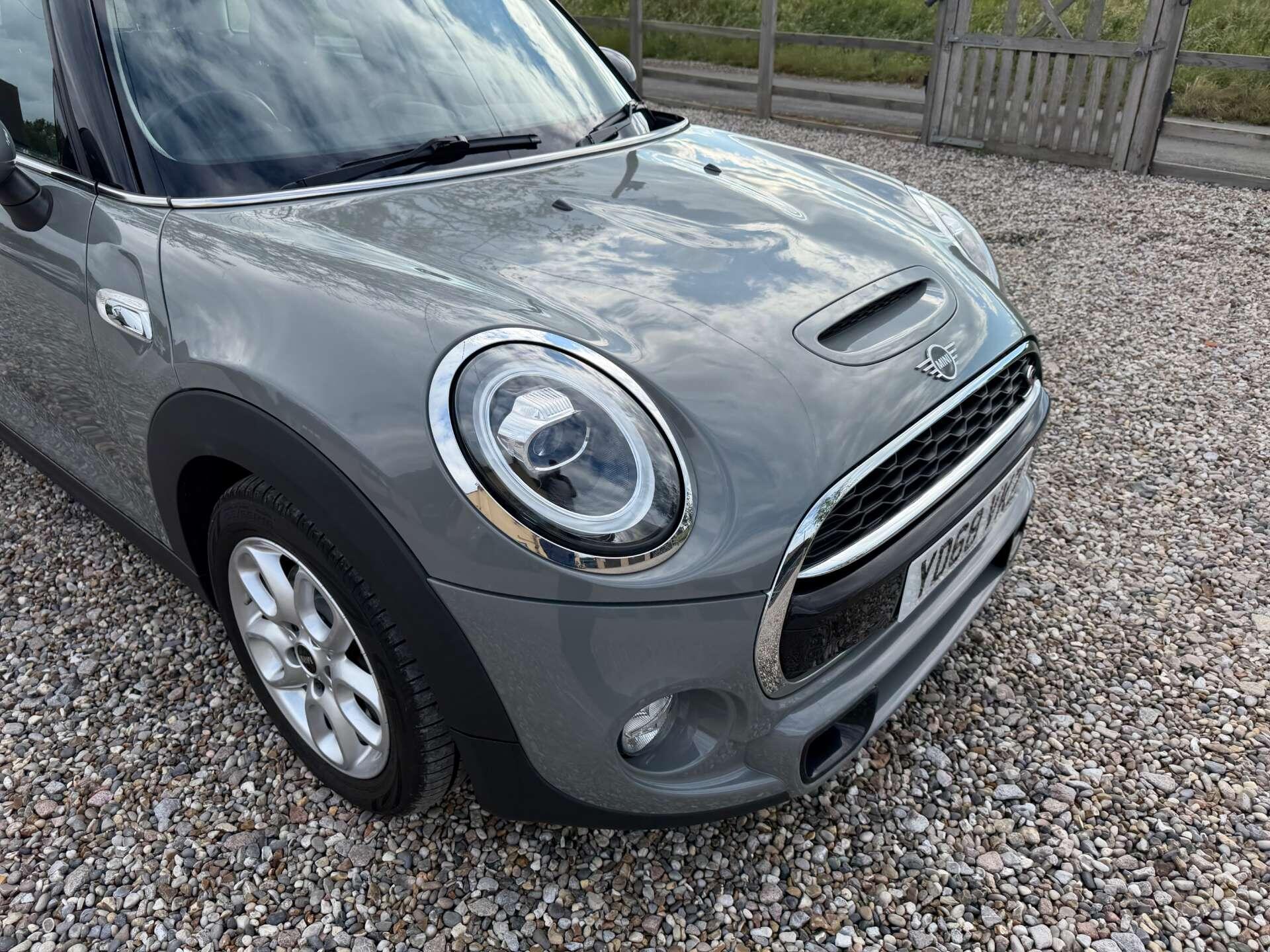 Mini Hatch view 13