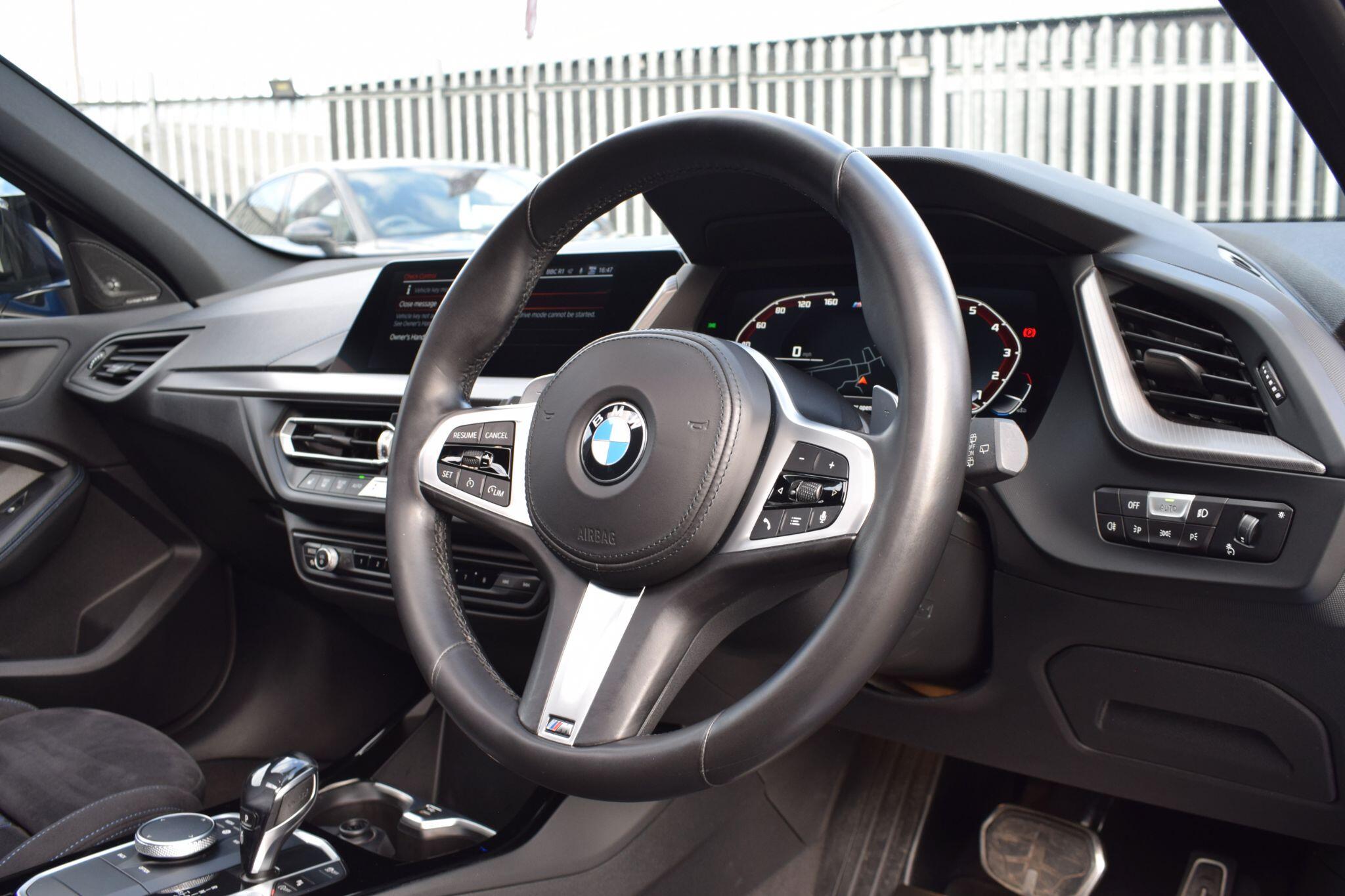 BMW 1 Series view 9