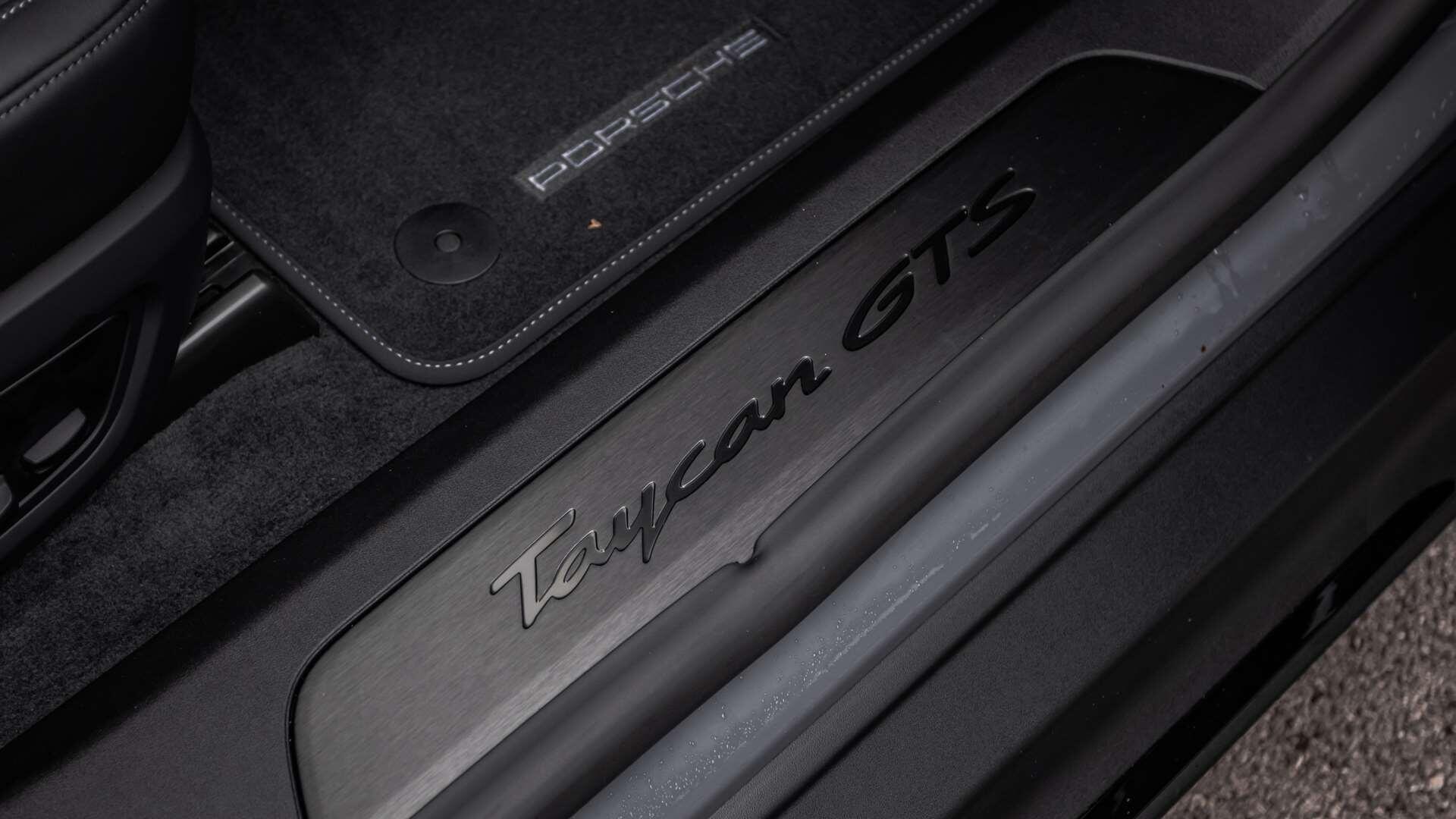 Porsche Taycan view 36