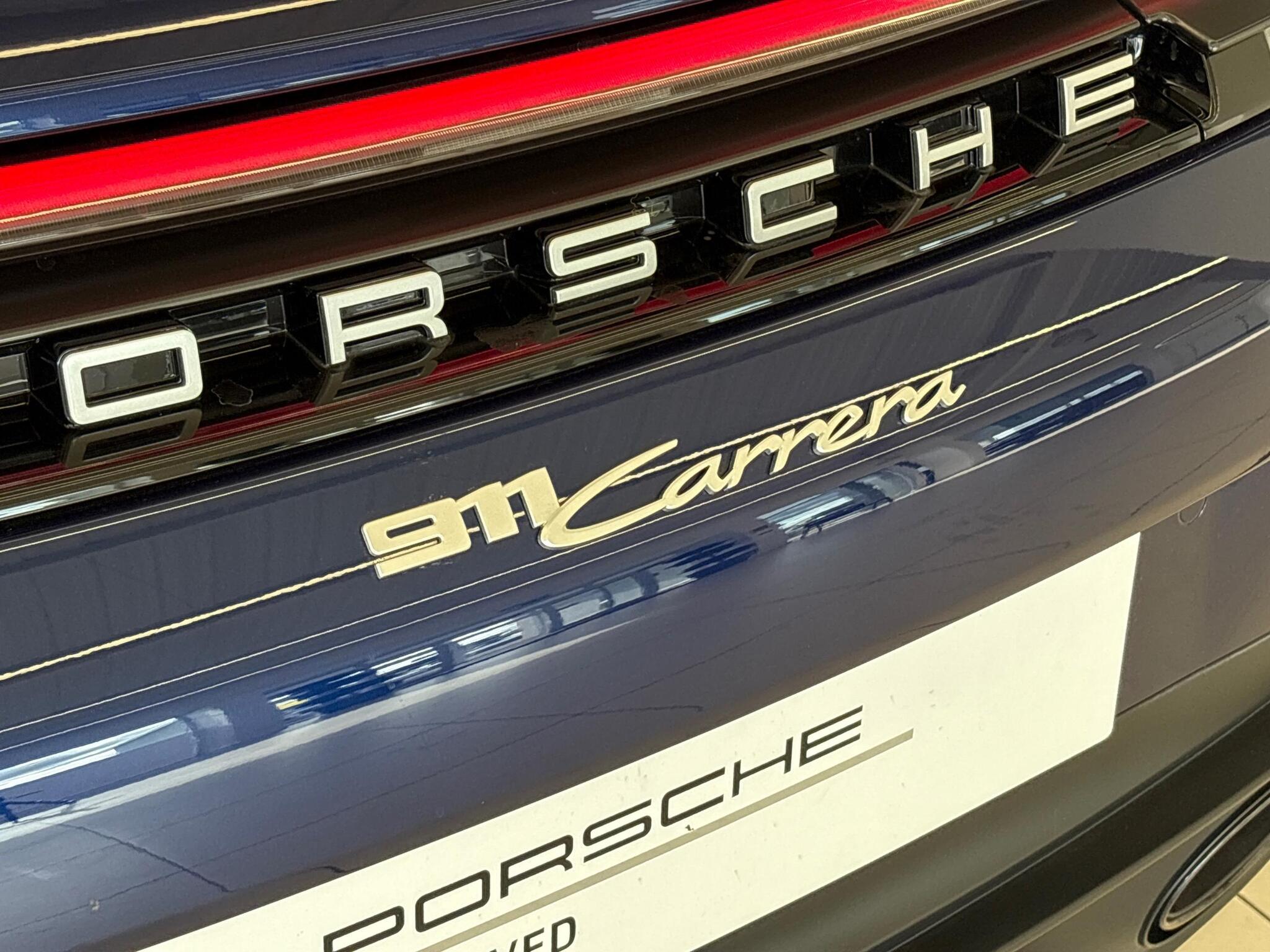 Porsche 911 view 33