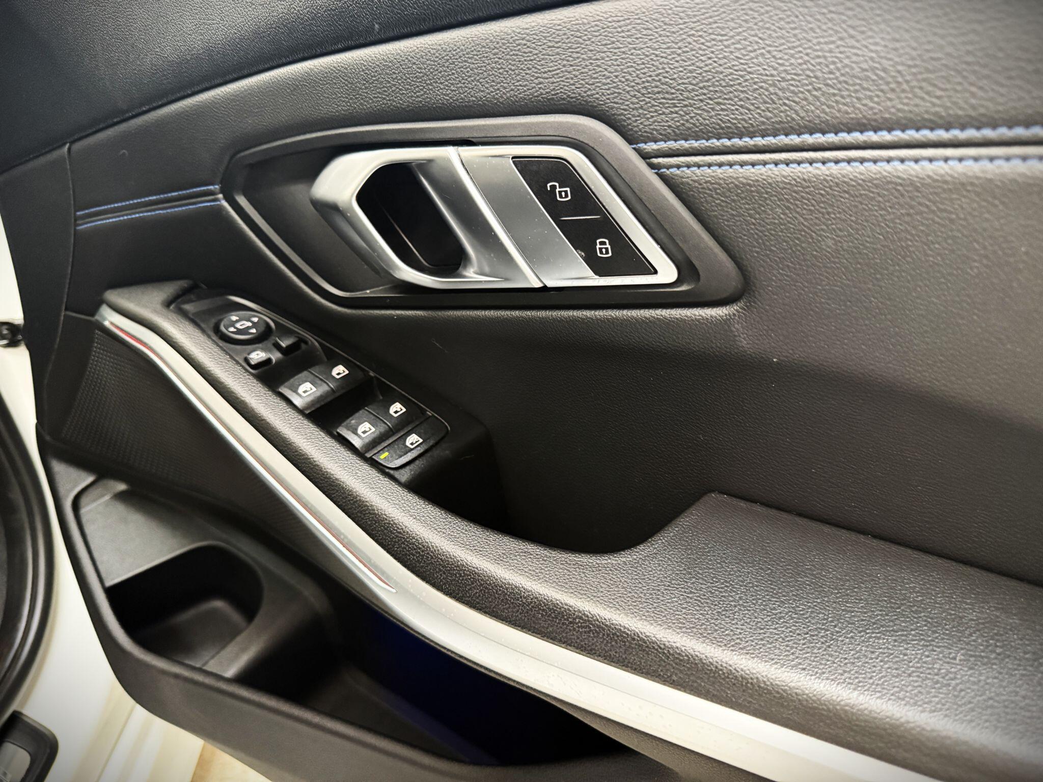 BMW 3 Series view 12