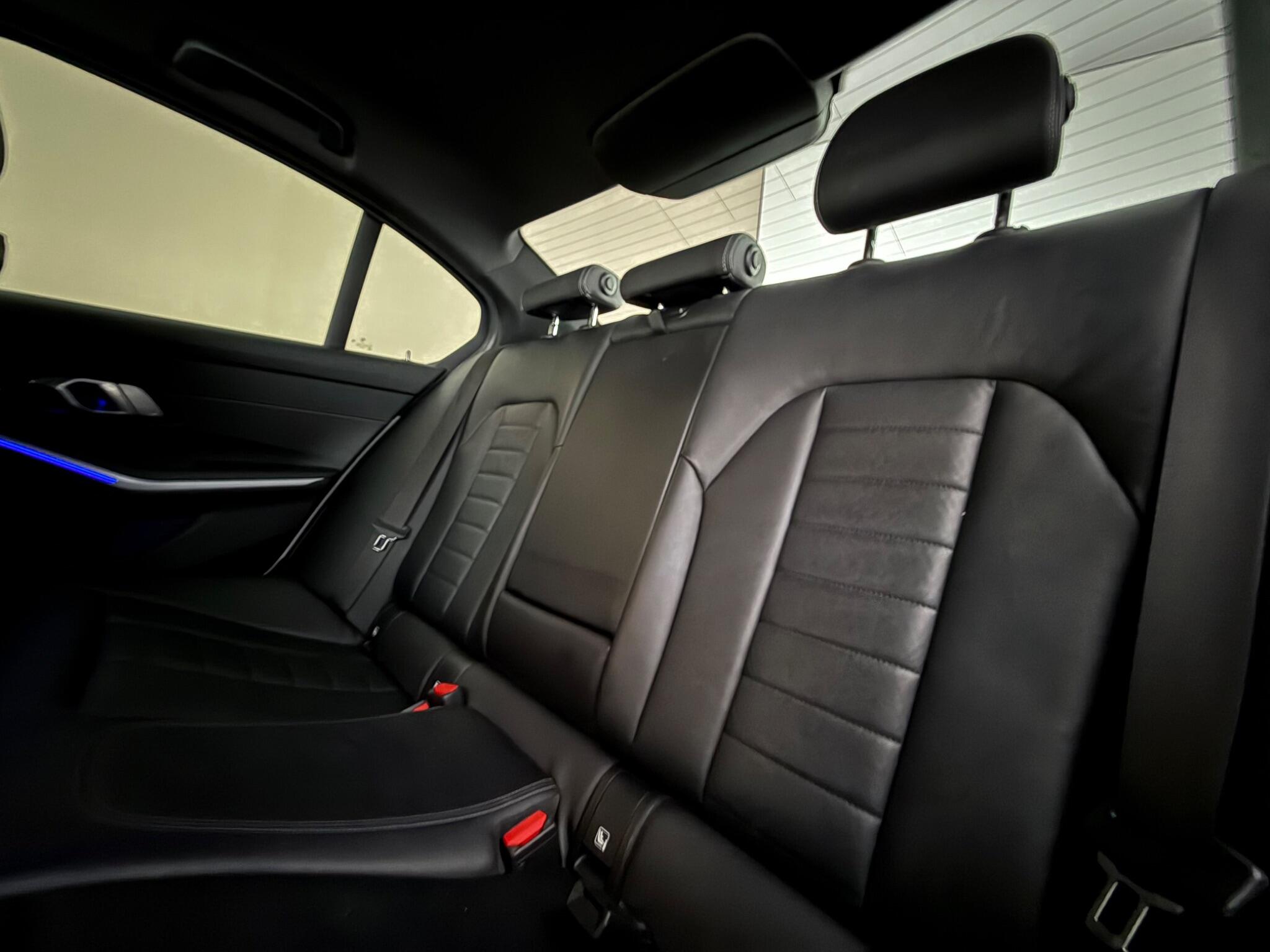 BMW 3 Series view 20