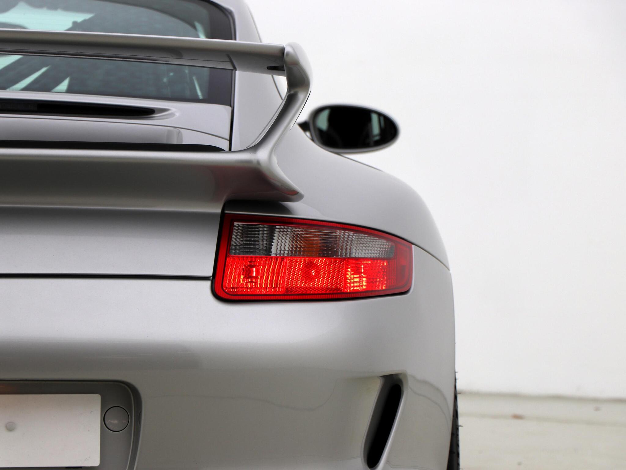 Porsche 911 view 19