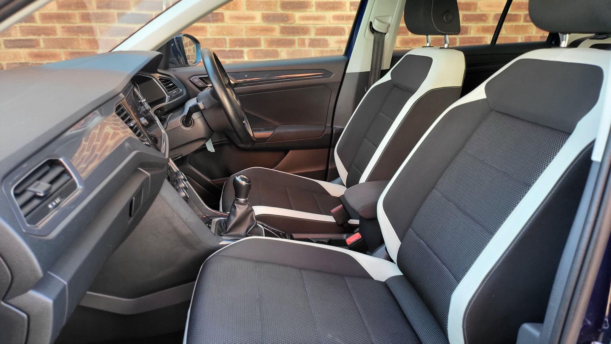 Volkswagen T-Roc view 30