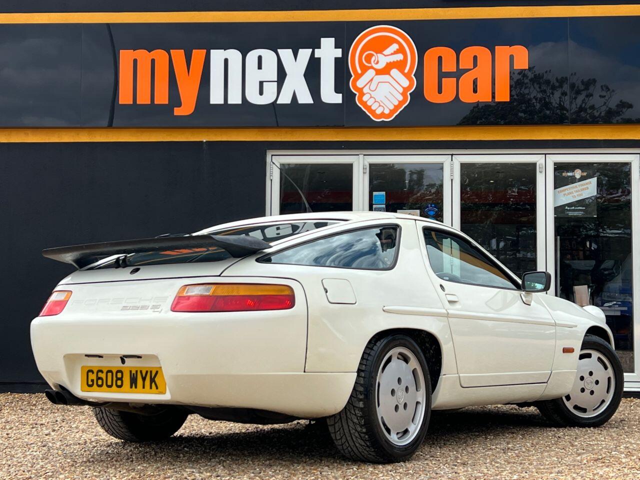 Porsche 928 view 8