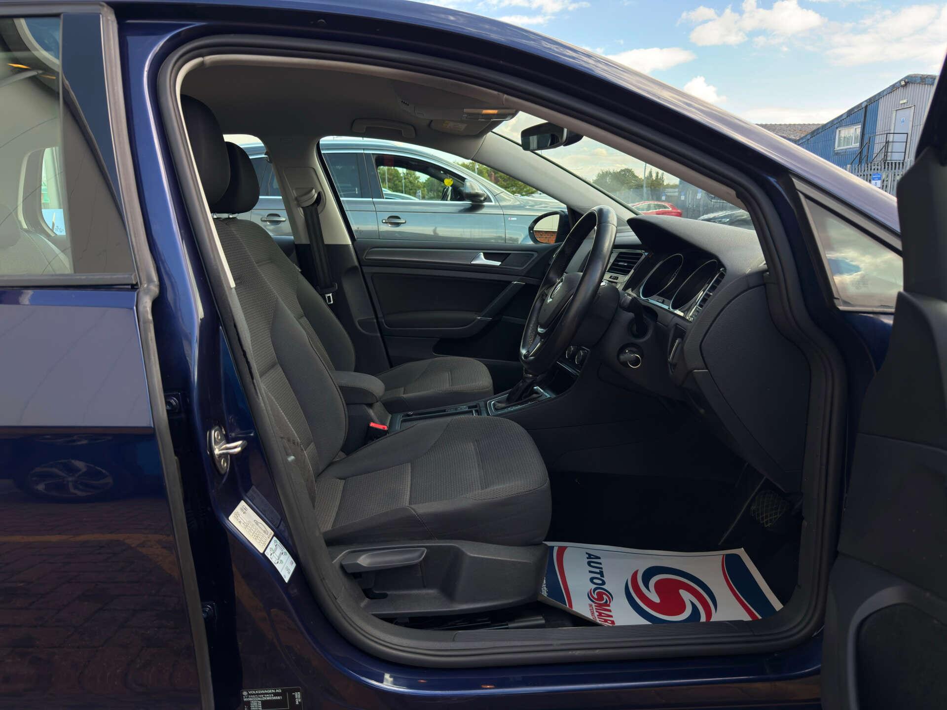 Volkswagen Golf view 21