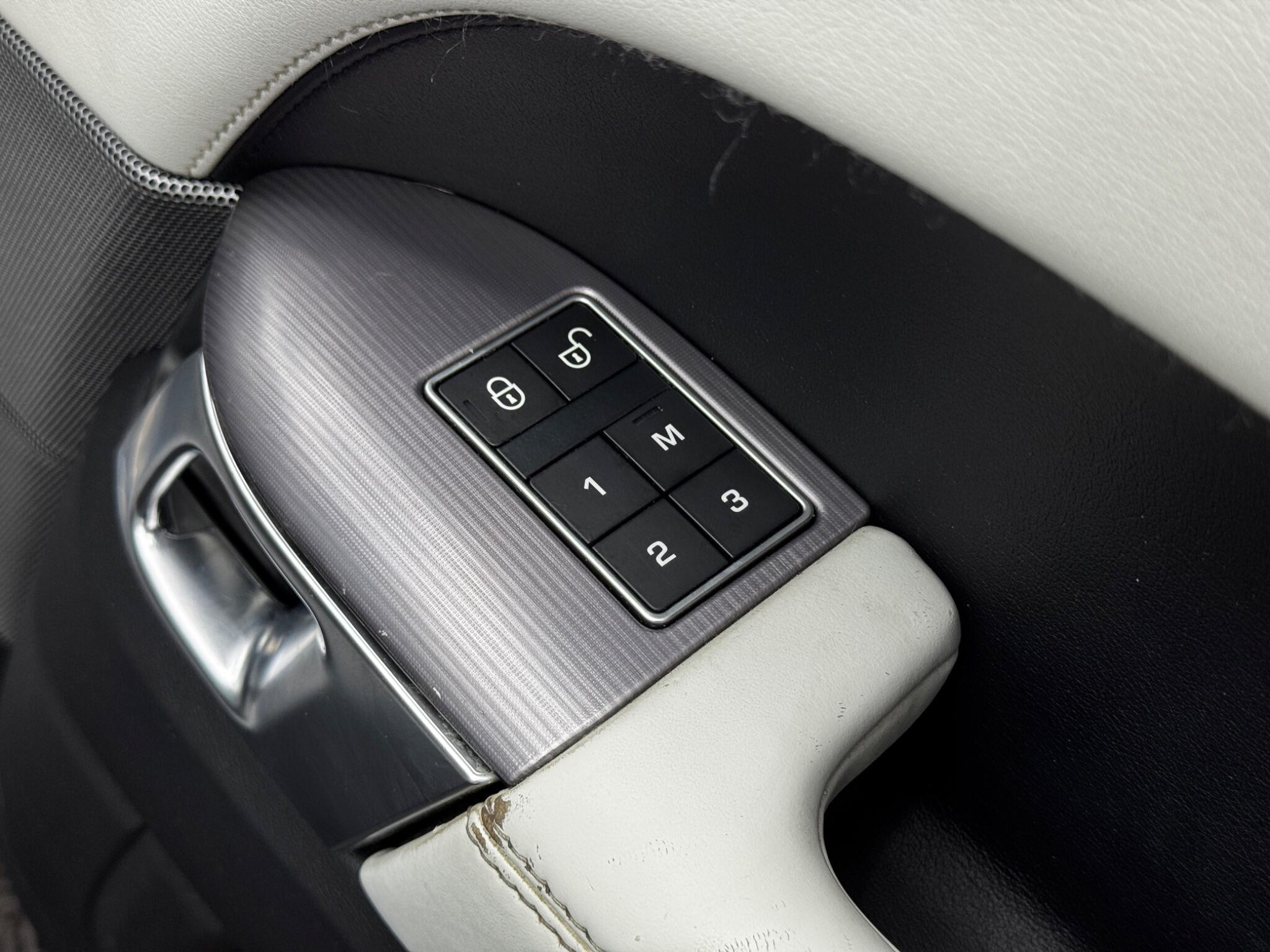 Land Rover Range Rover Sport view 40