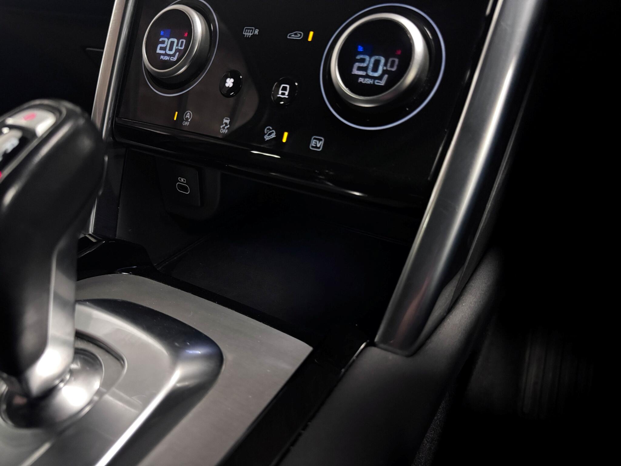 Land Rover Discovery Sport view 37