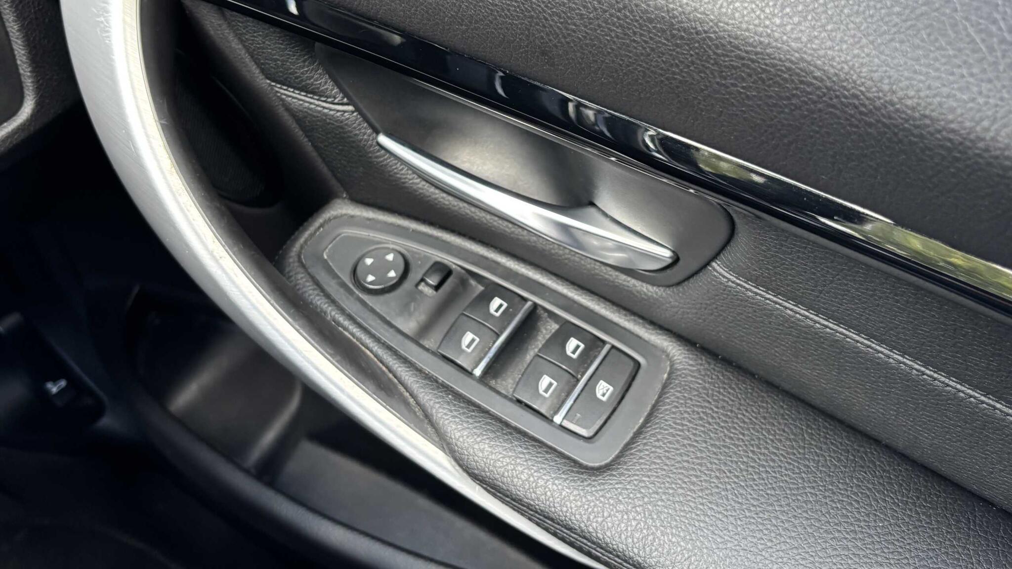 BMW 3 Series view 29