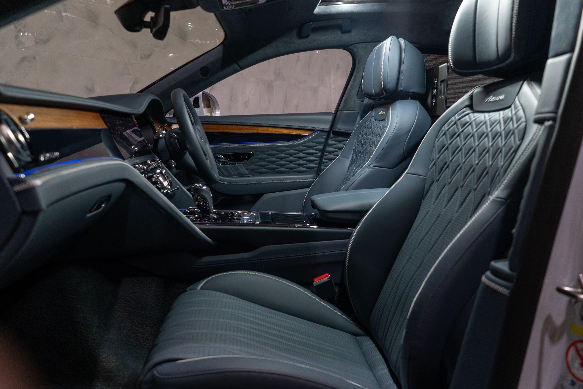 Bentley Flying Spur view 15
