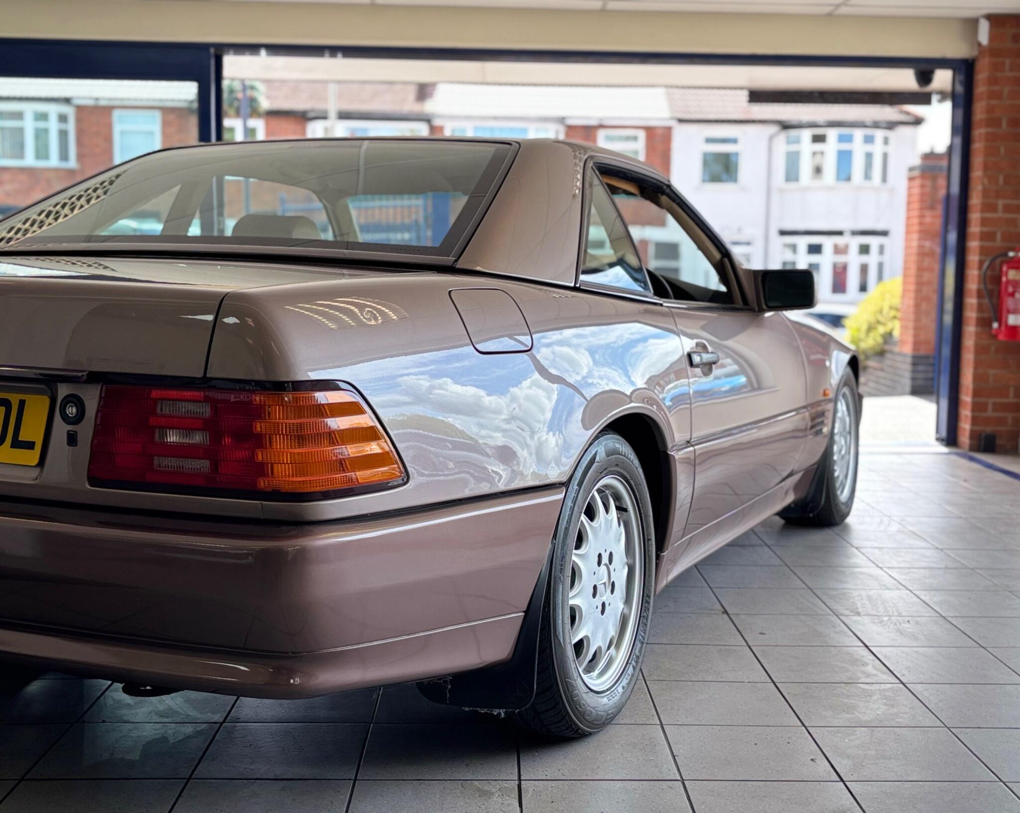 Mercedes-Benz SL view 16
