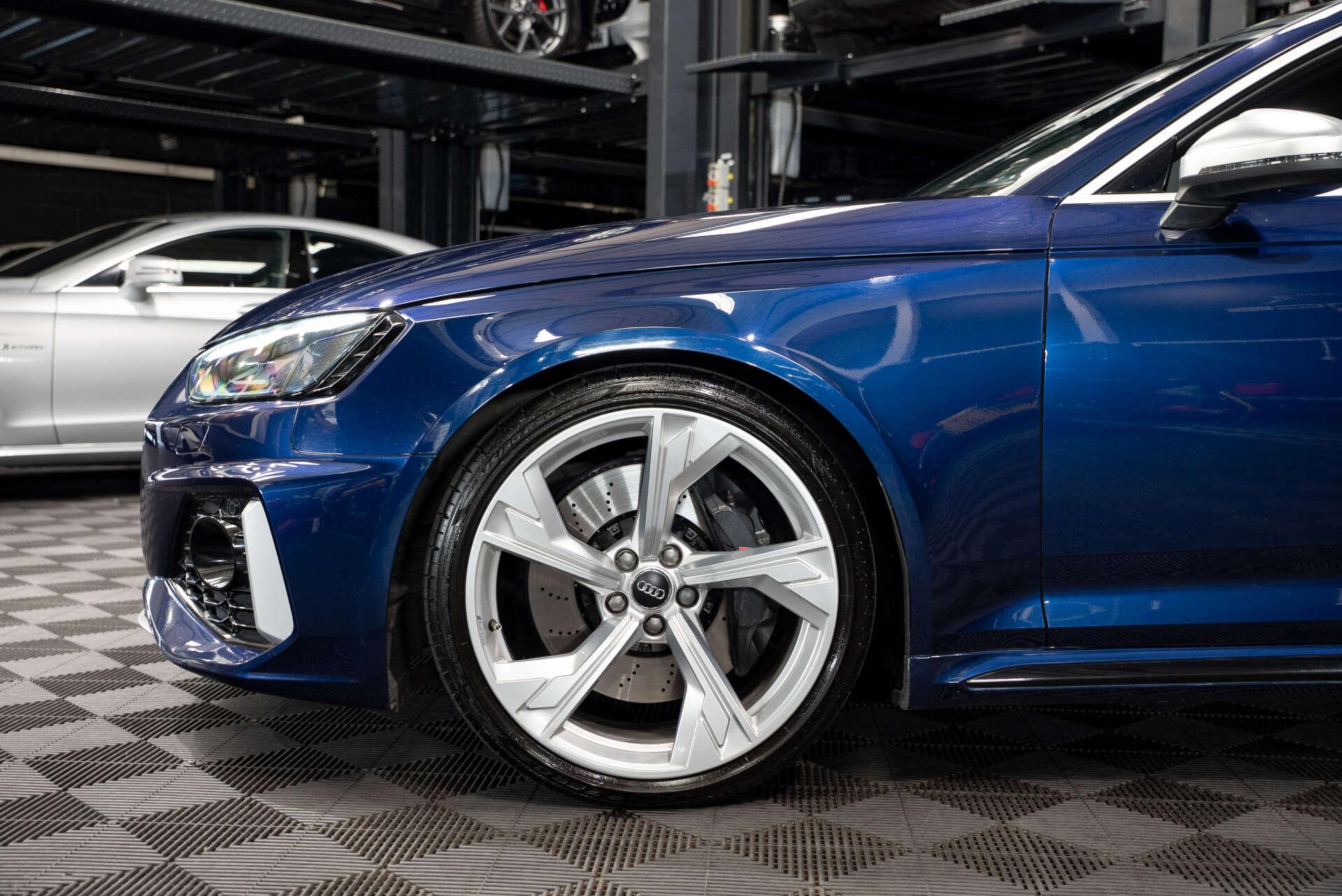 Audi RS4 Avant view 15