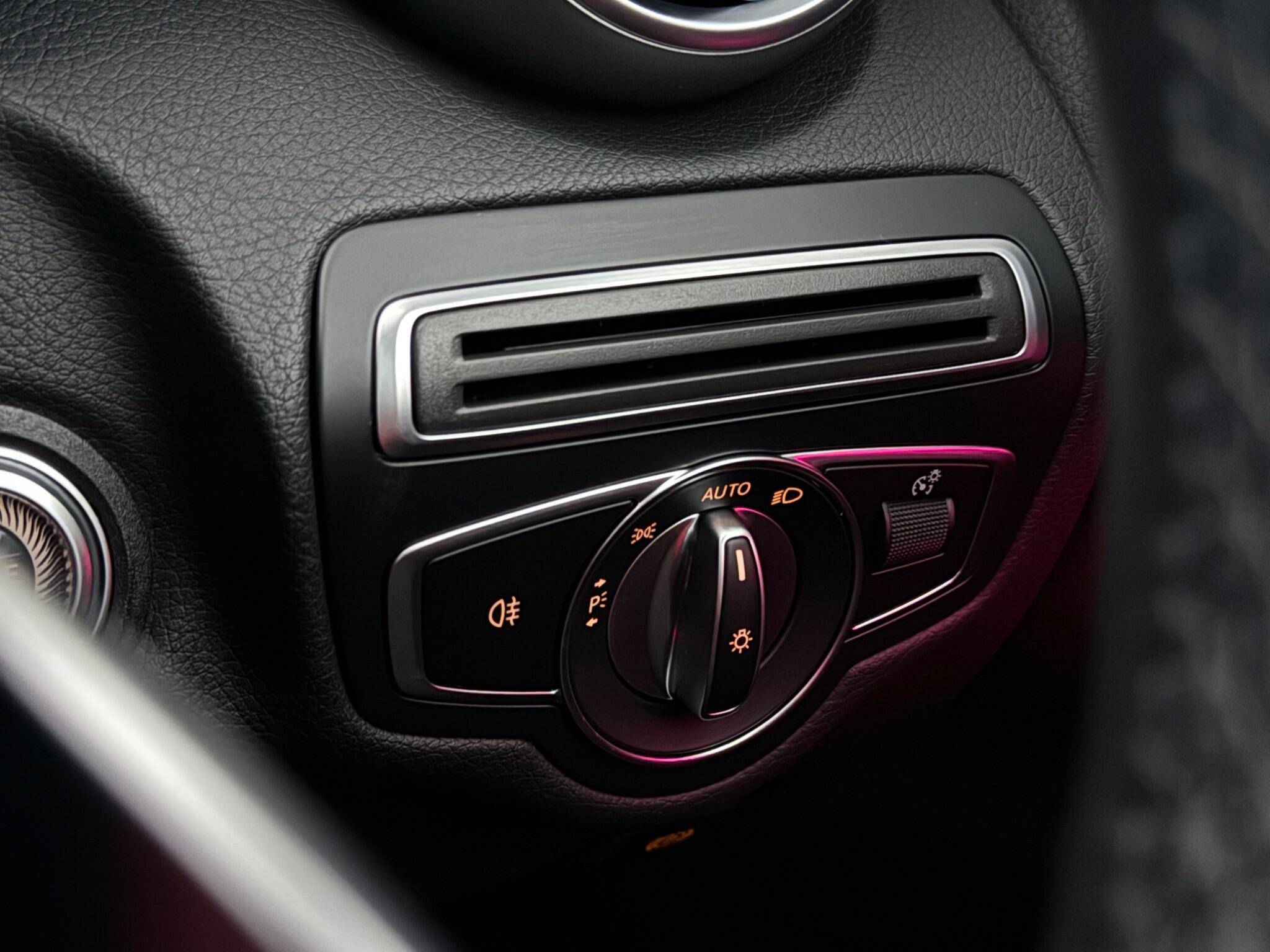 Mercedes-Benz C-Class view 24