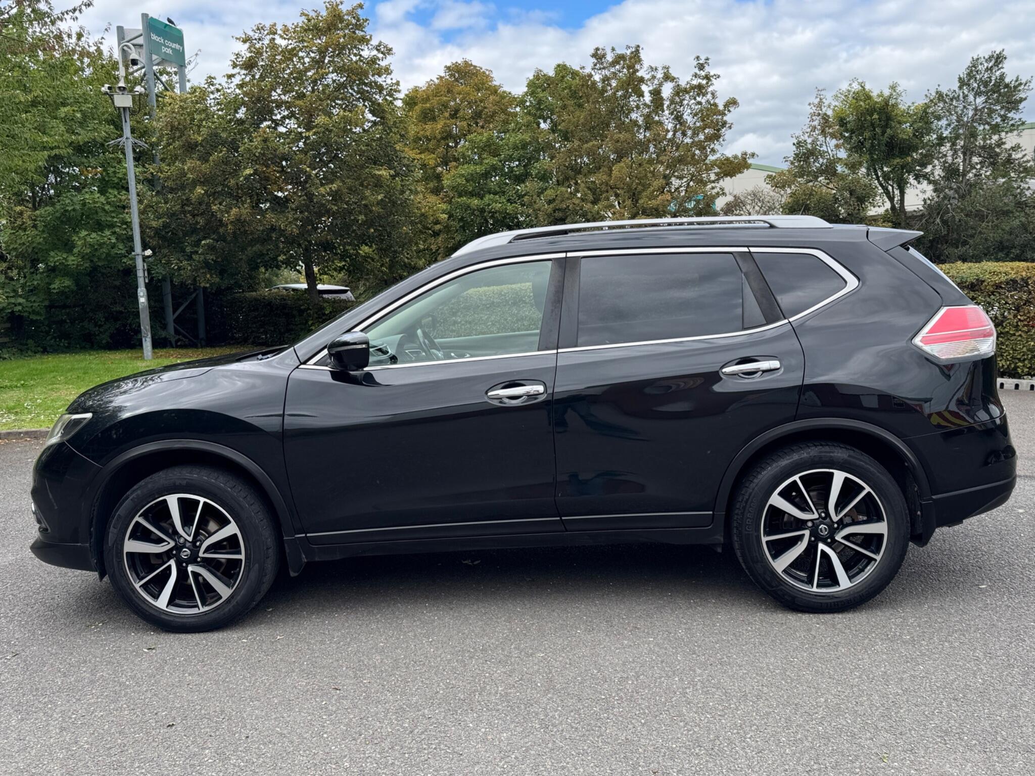 Nissan X-Trail view 9