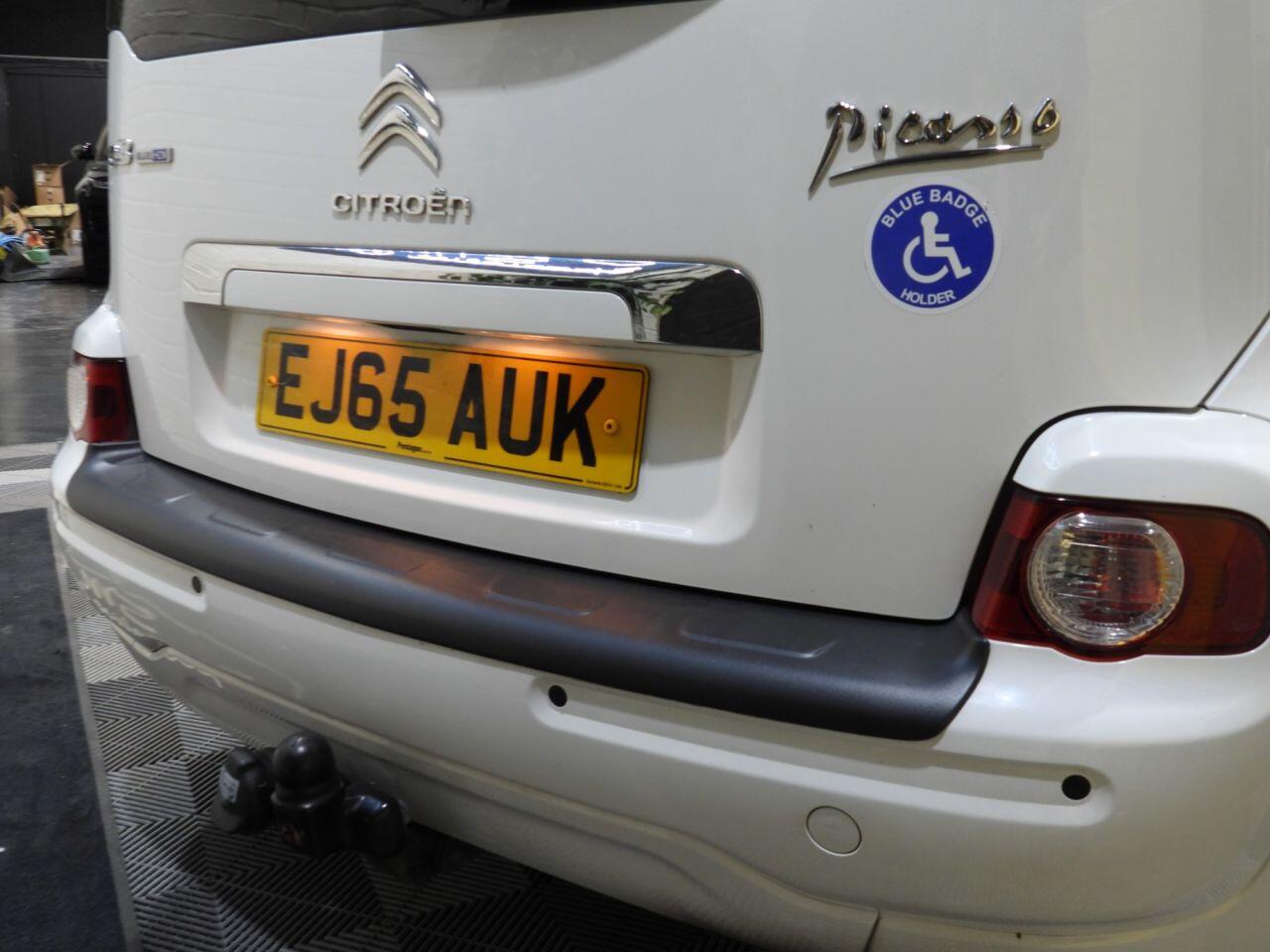 Citroen C3 Picasso view 34