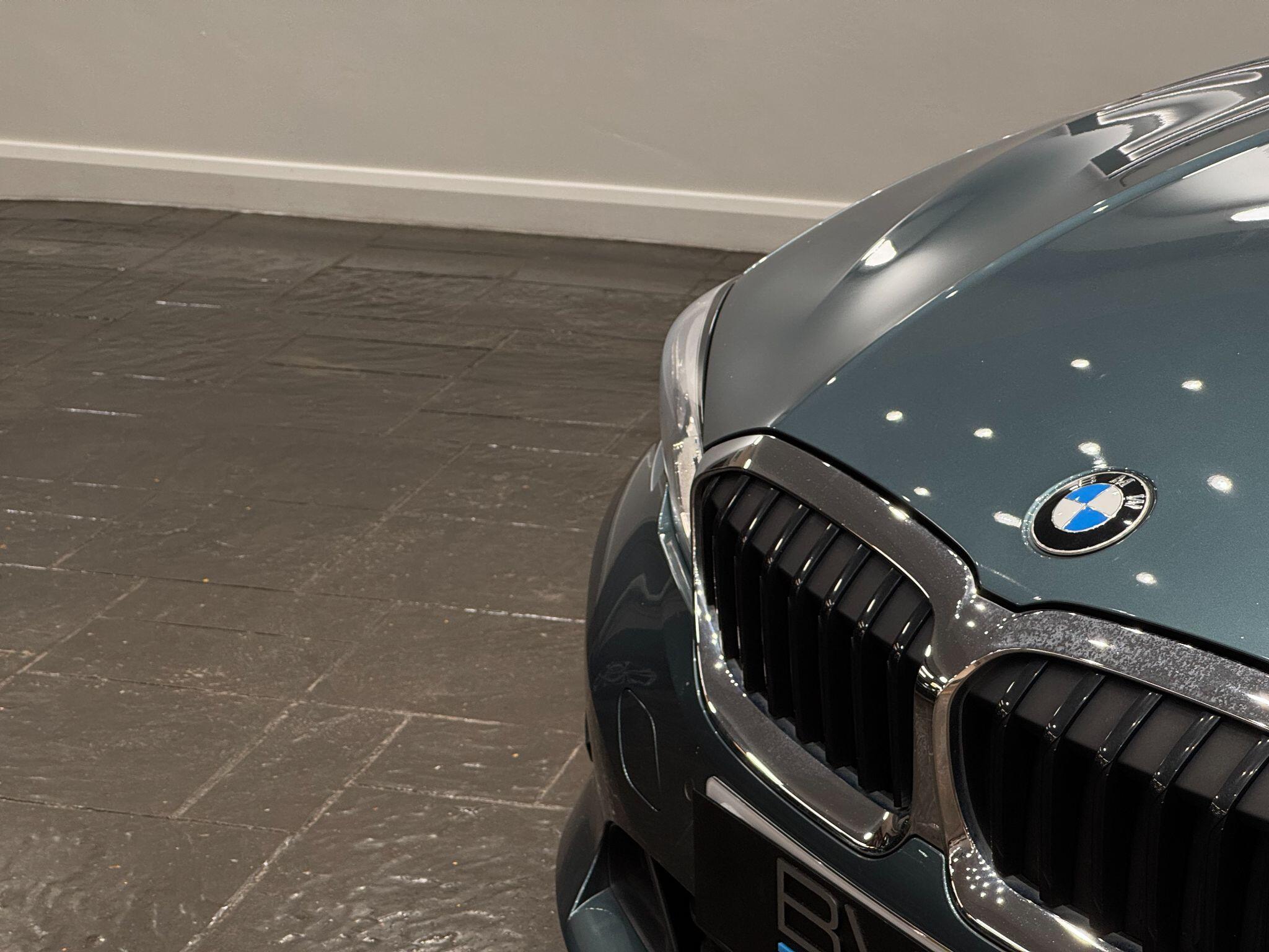 BMW 3 Series view 9