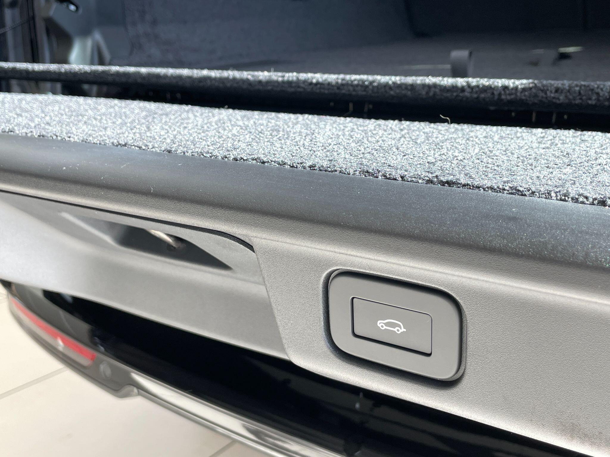 Land Rover Range Rover view 22