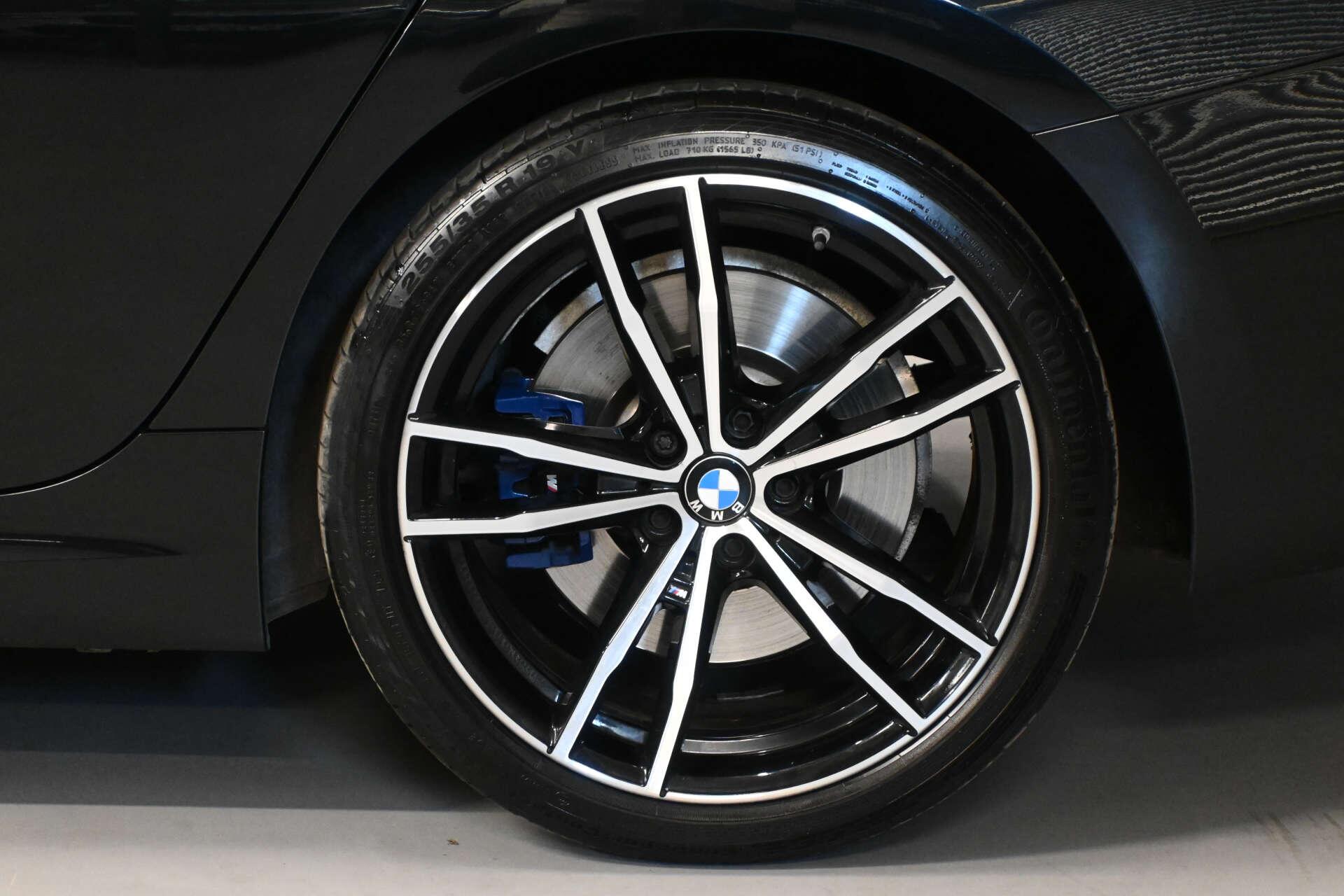 BMW 3 Series view 26