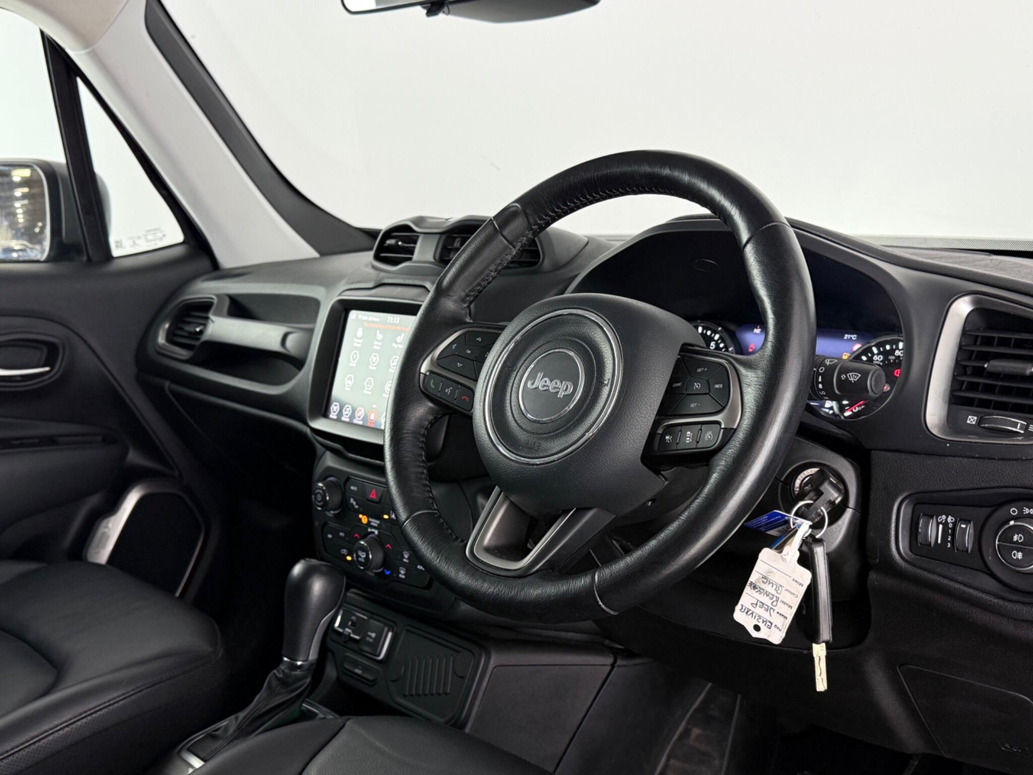Jeep Renegade view 3