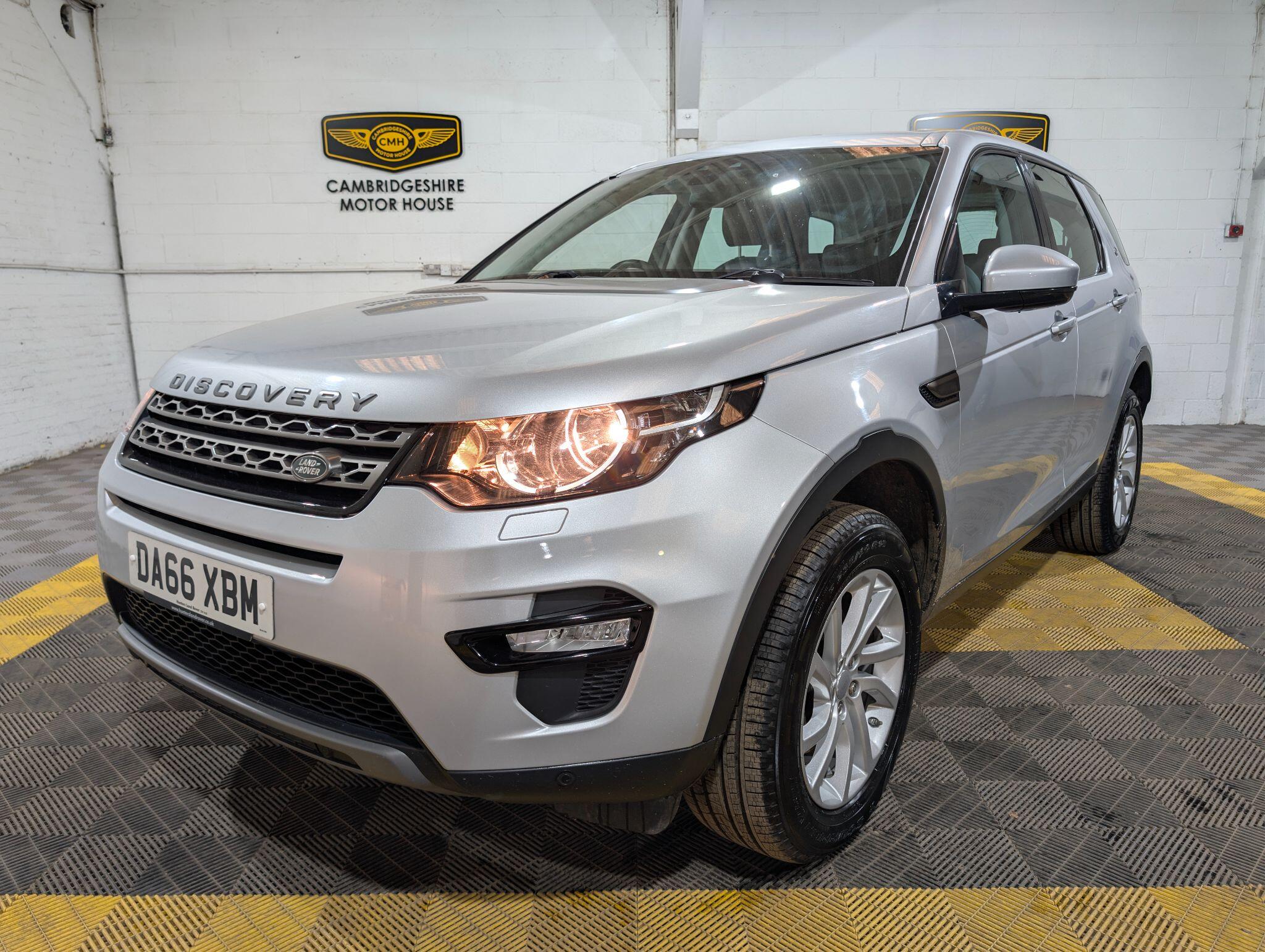 Land Rover Discovery Sport view 3