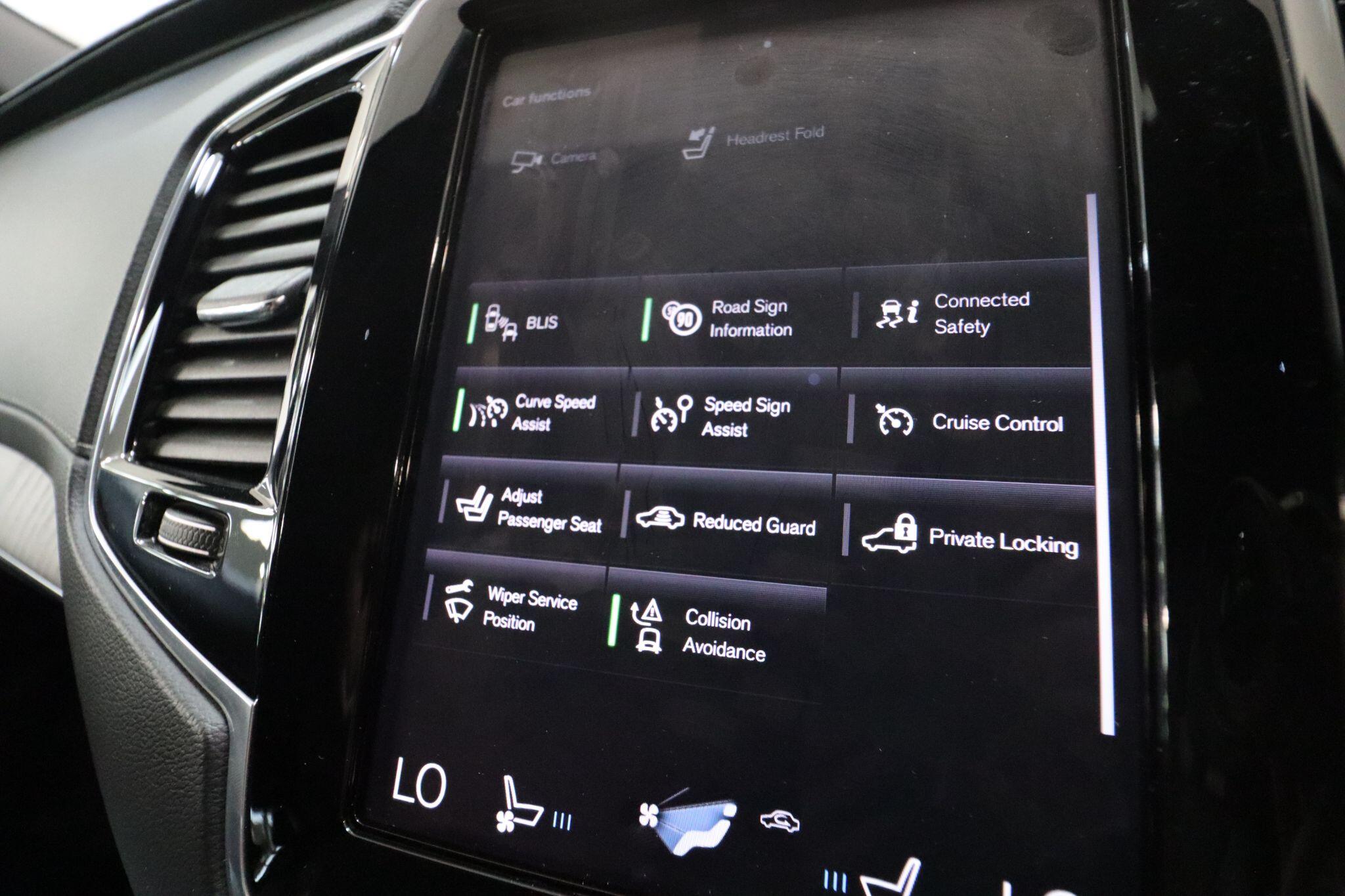 Volvo XC90 view 33