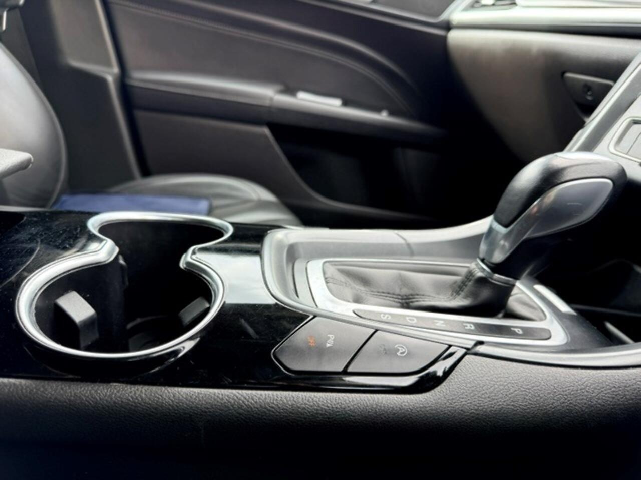 Ford Mondeo view 22