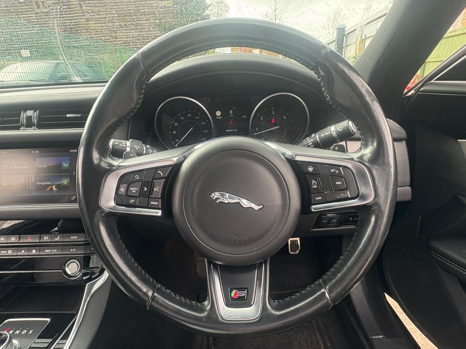 Jaguar XF view 26