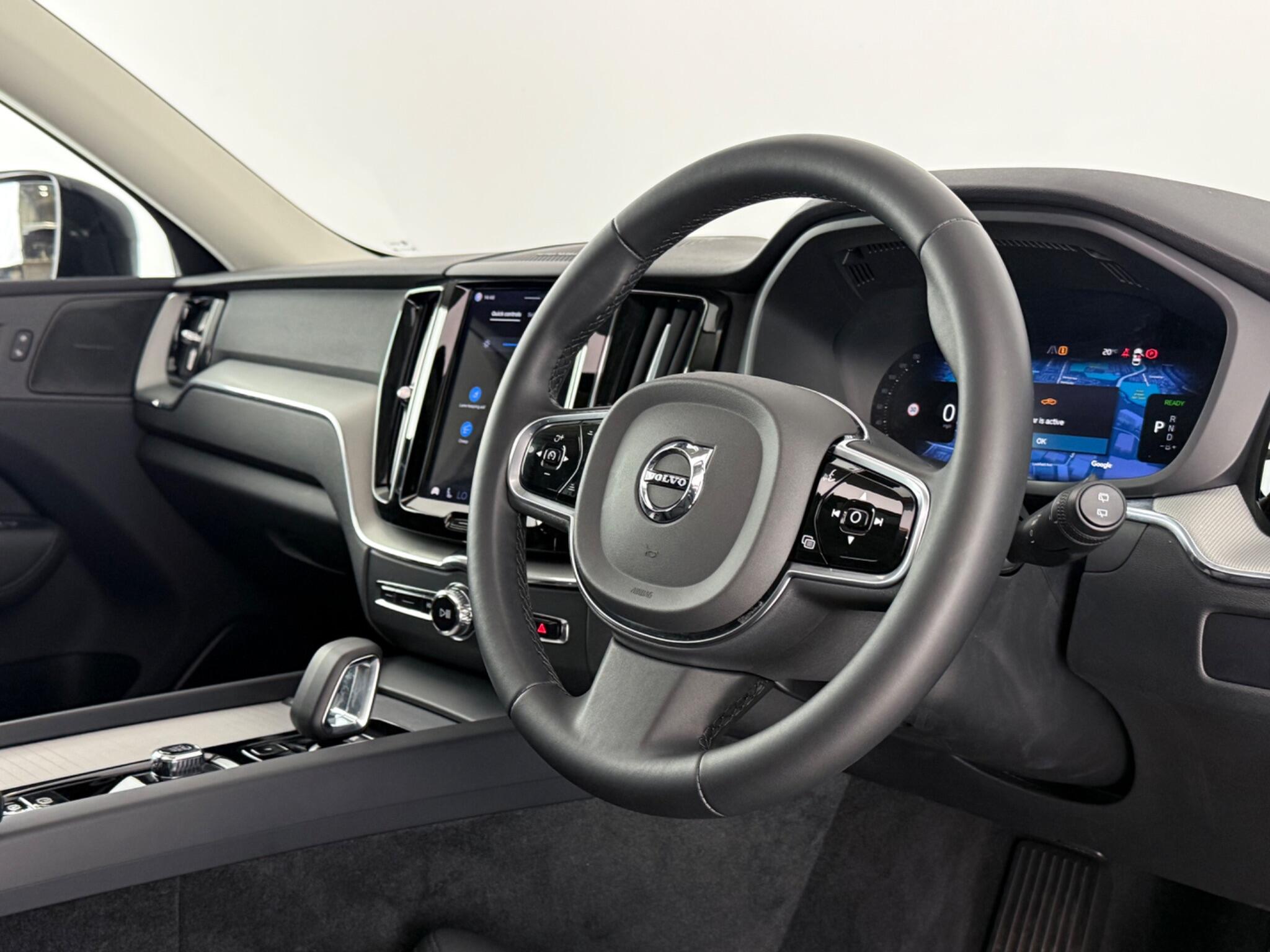 Volvo XC60 view 3