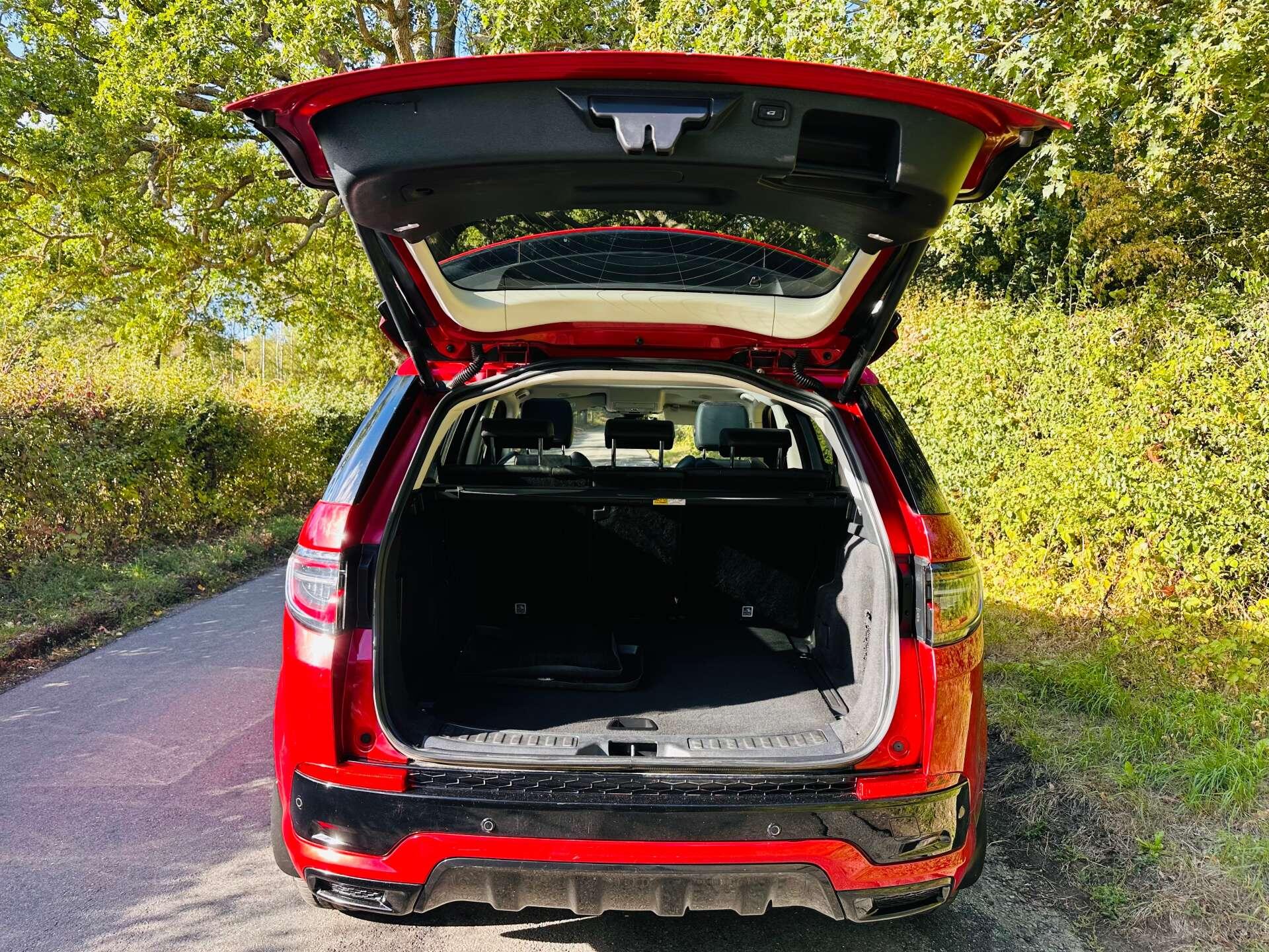 Land Rover Discovery Sport view 38