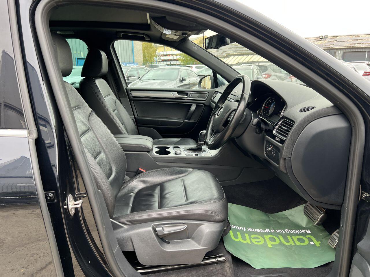 Volkswagen Touareg view 15