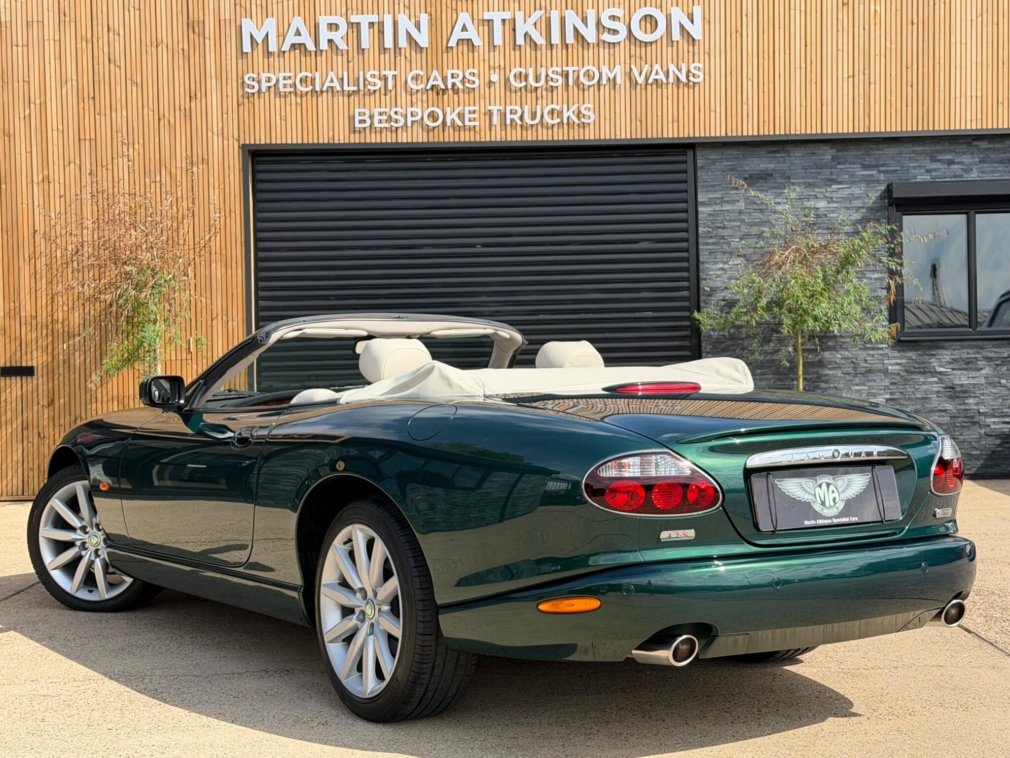 Jaguar XK8 view 67