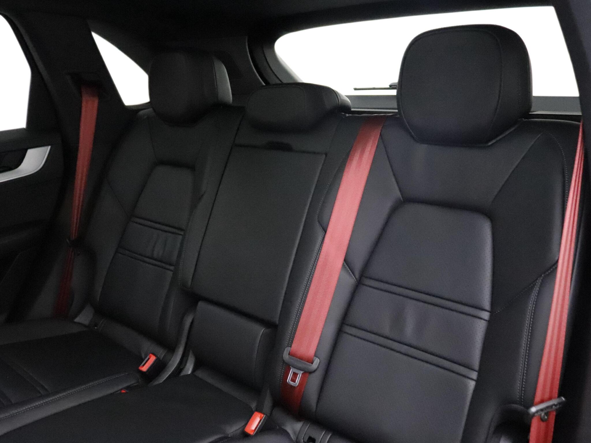Porsche Cayenne view 18