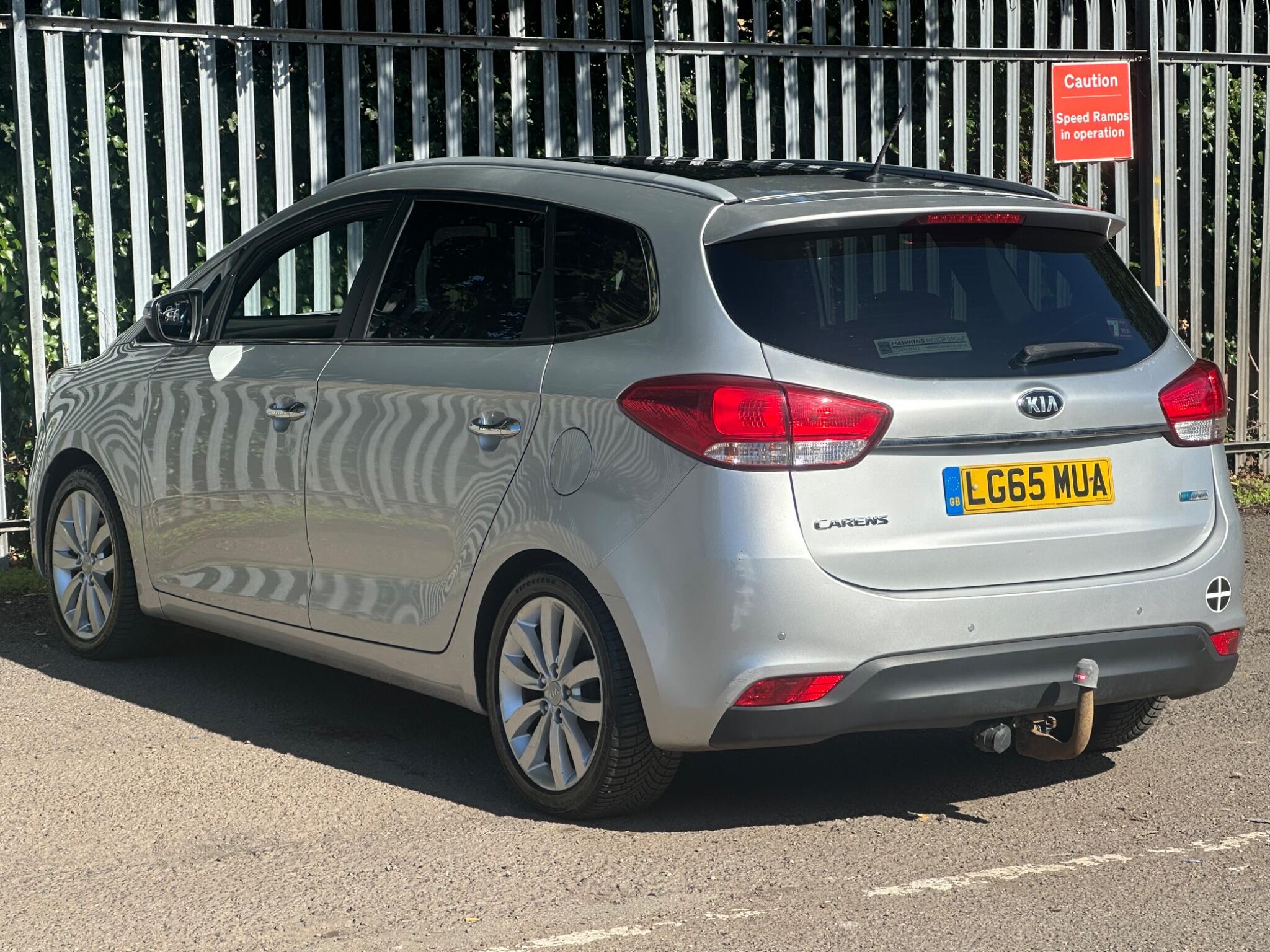 Kia Carens view 4