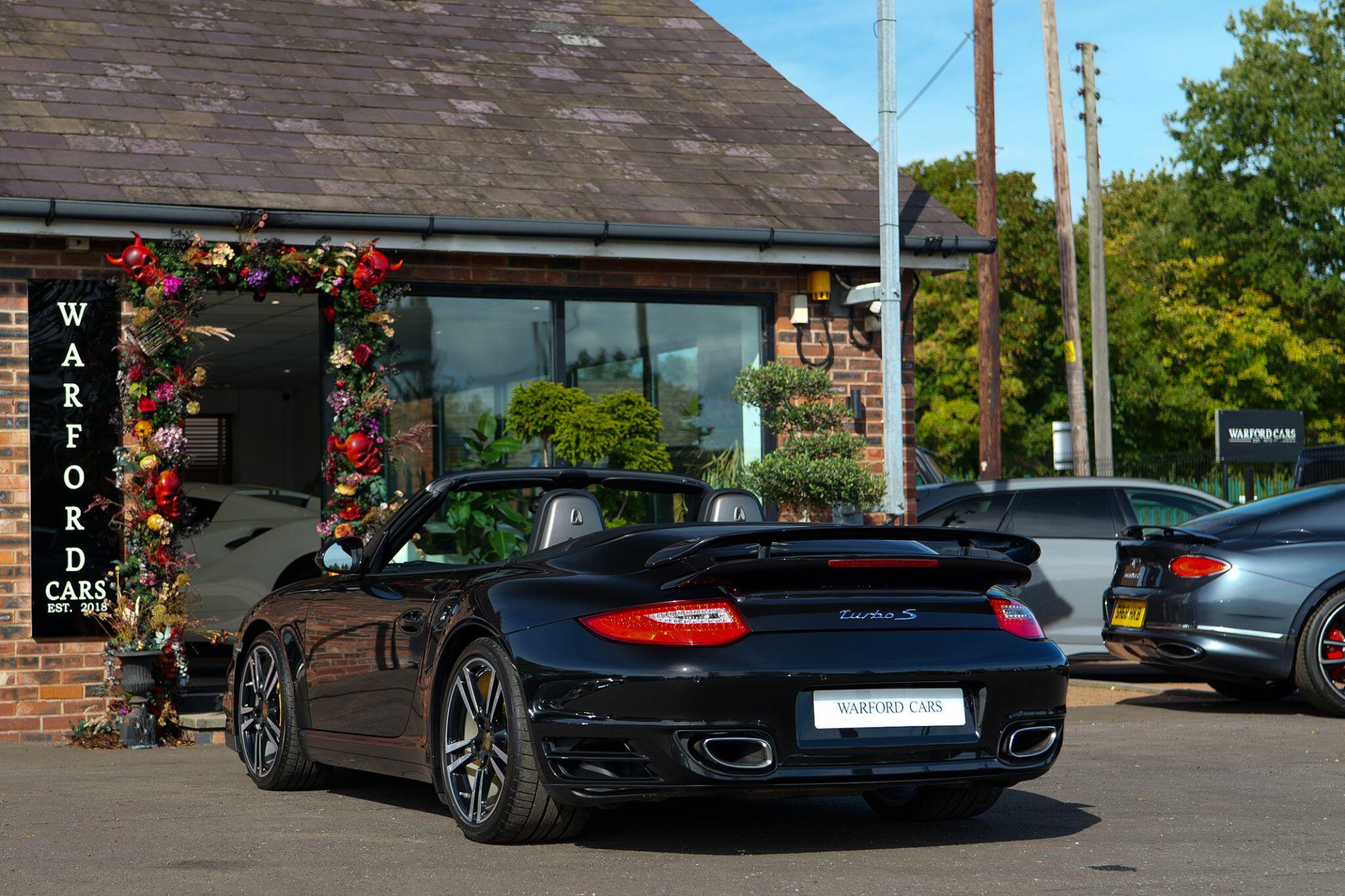 Porsche 911 view 6