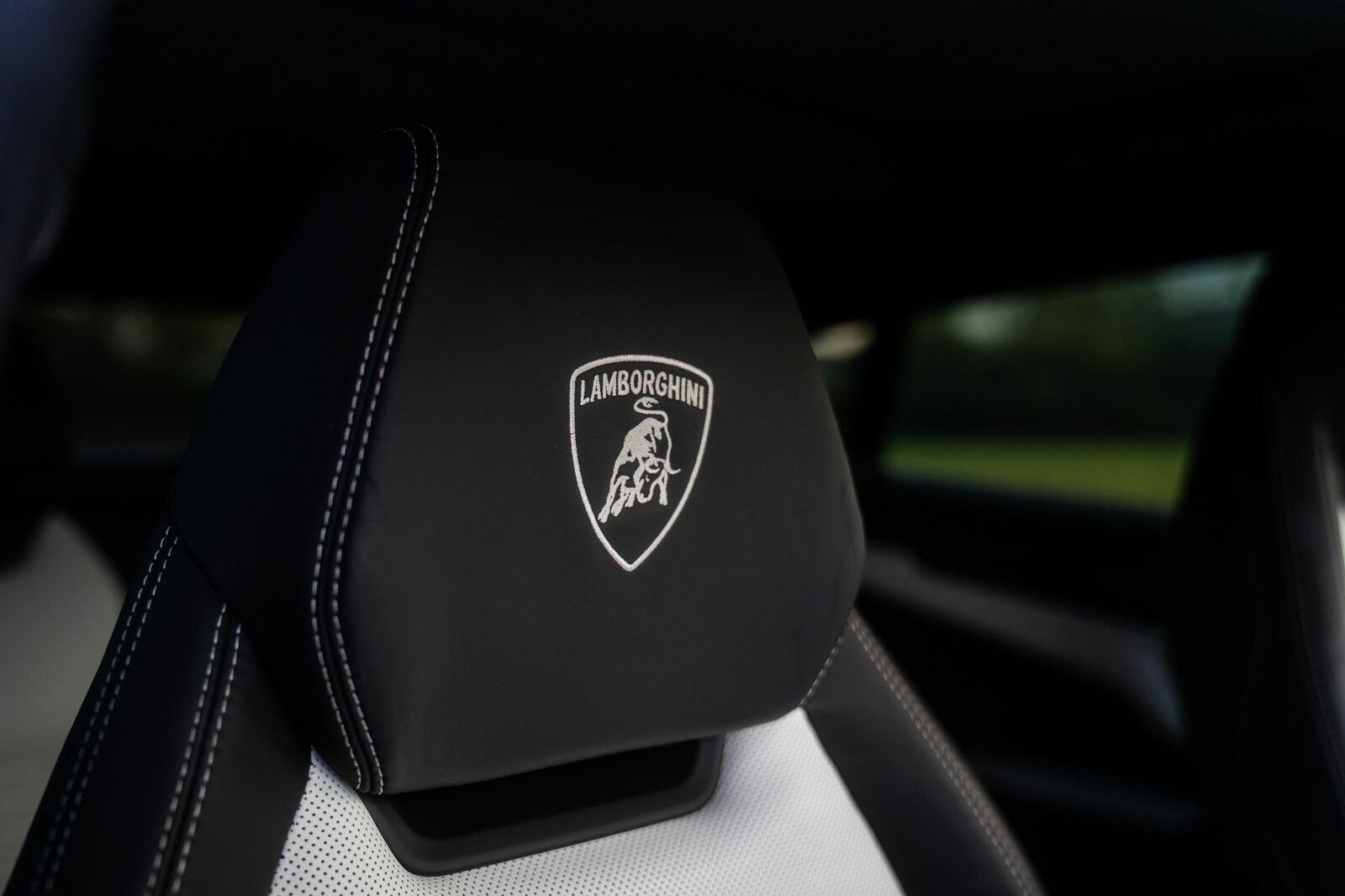 Lamborghini Urus view 28