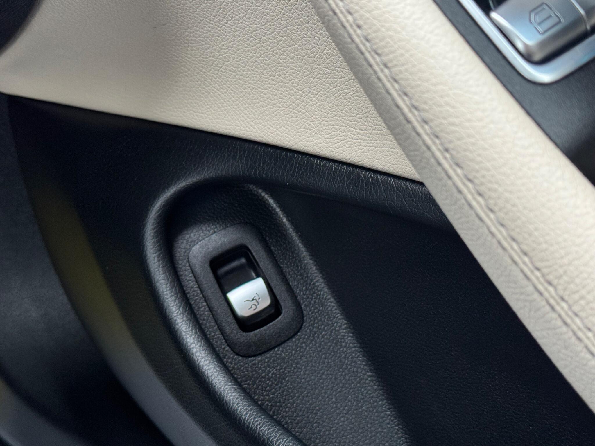 Mercedes-Benz C Class view 18