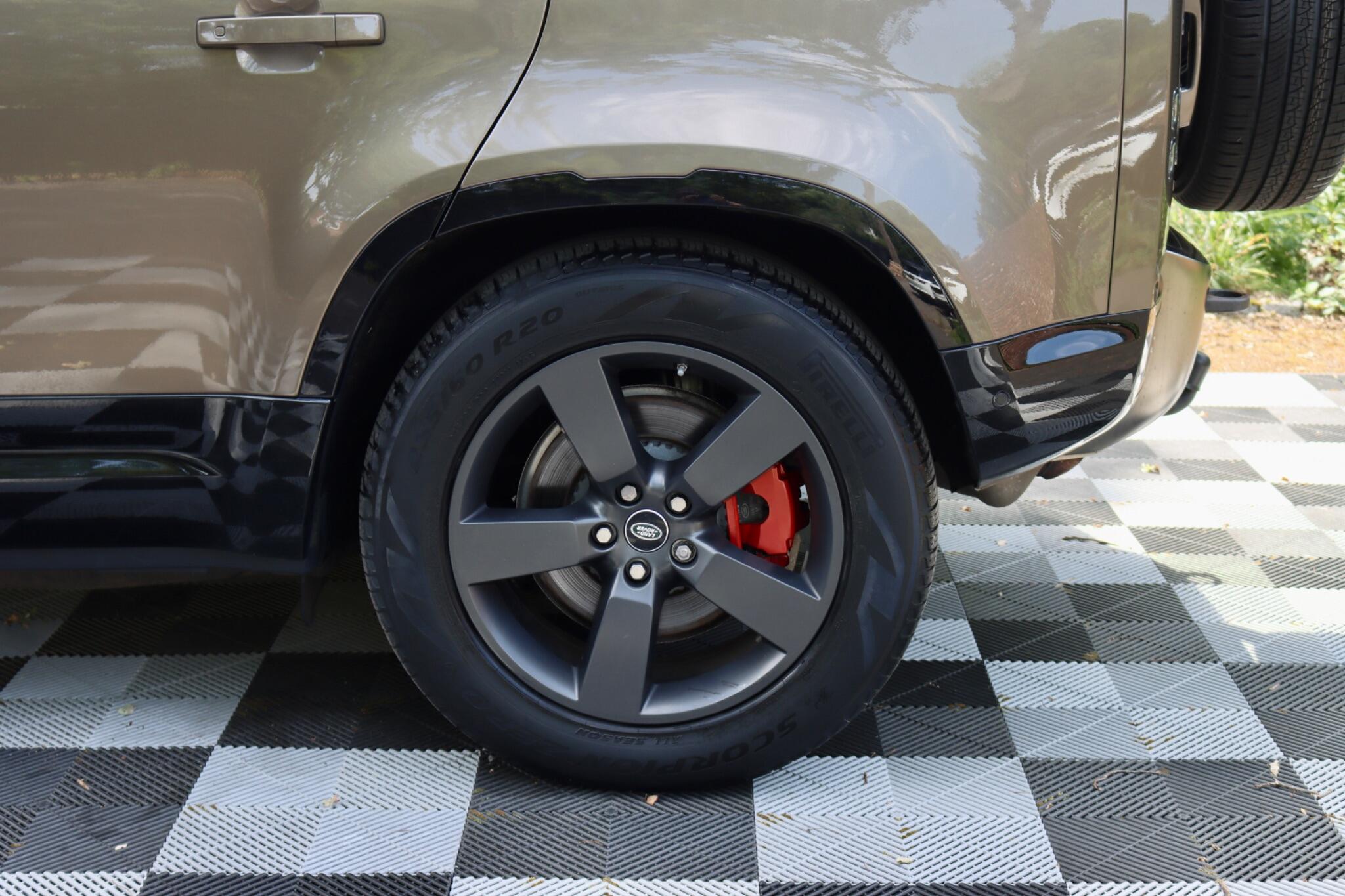 Land Rover Defender view 24